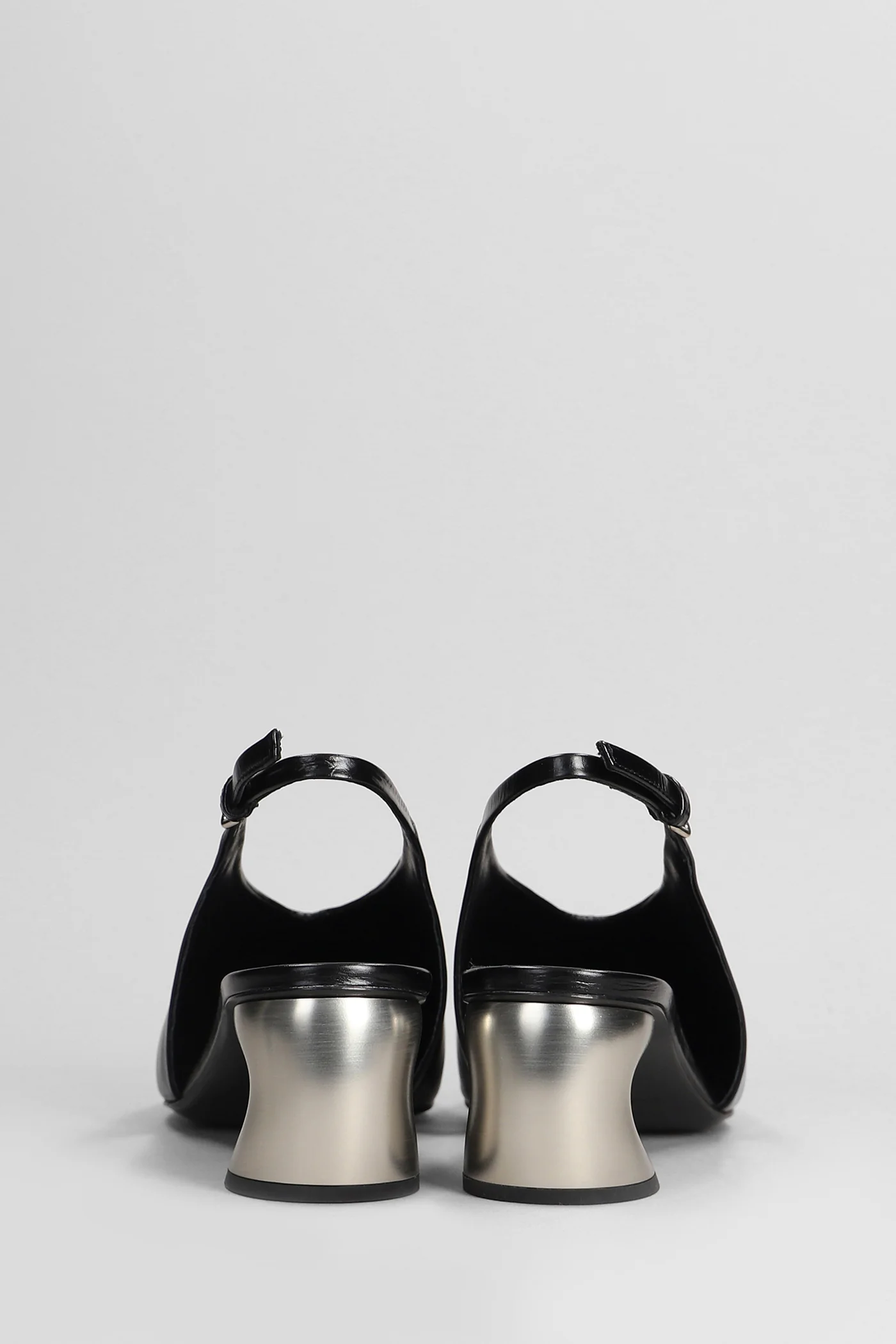 Pumps in black leather - Image 4
