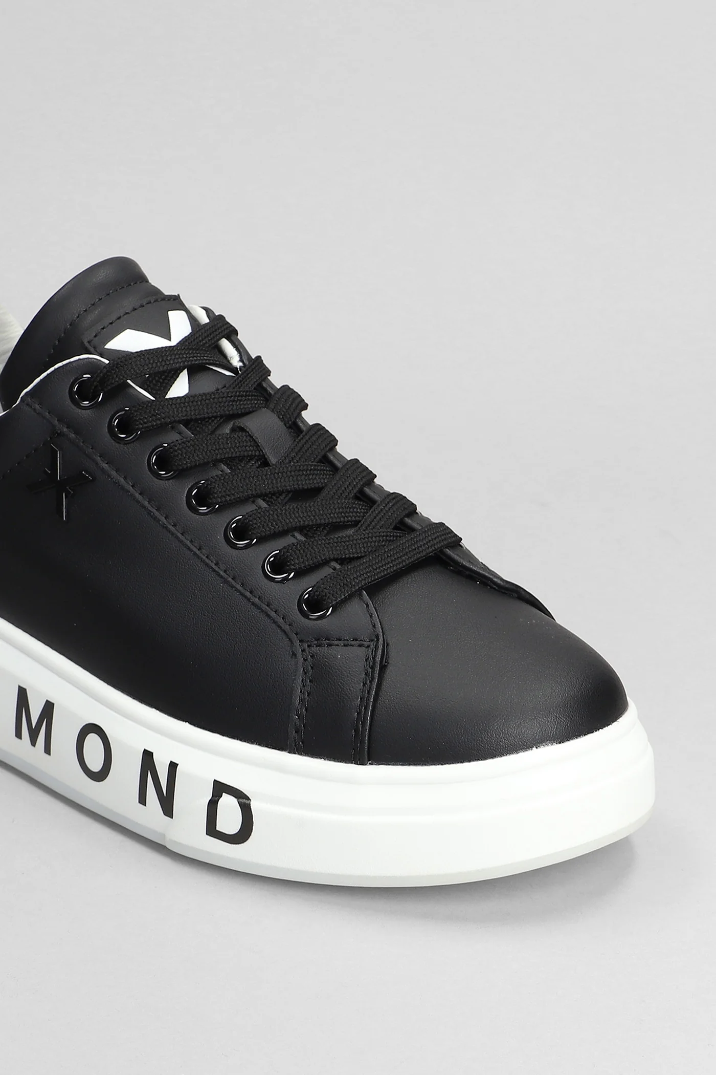 Sneakers in black leather - Image 5