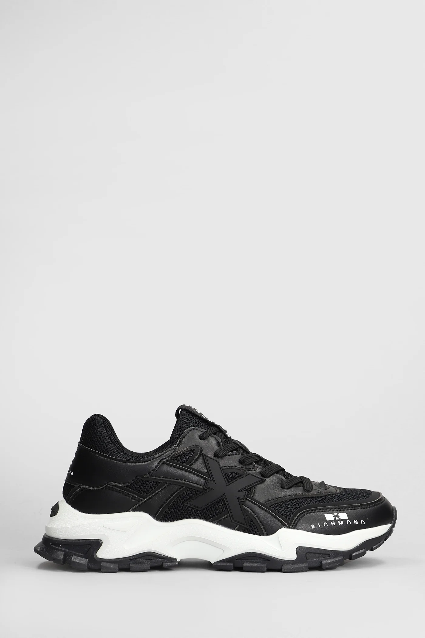 Sneakers in black synthetic fibers