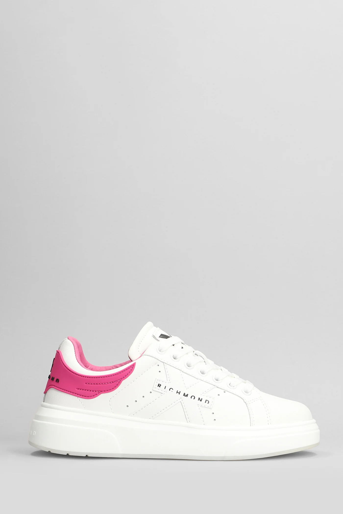 Sneakers in white leather