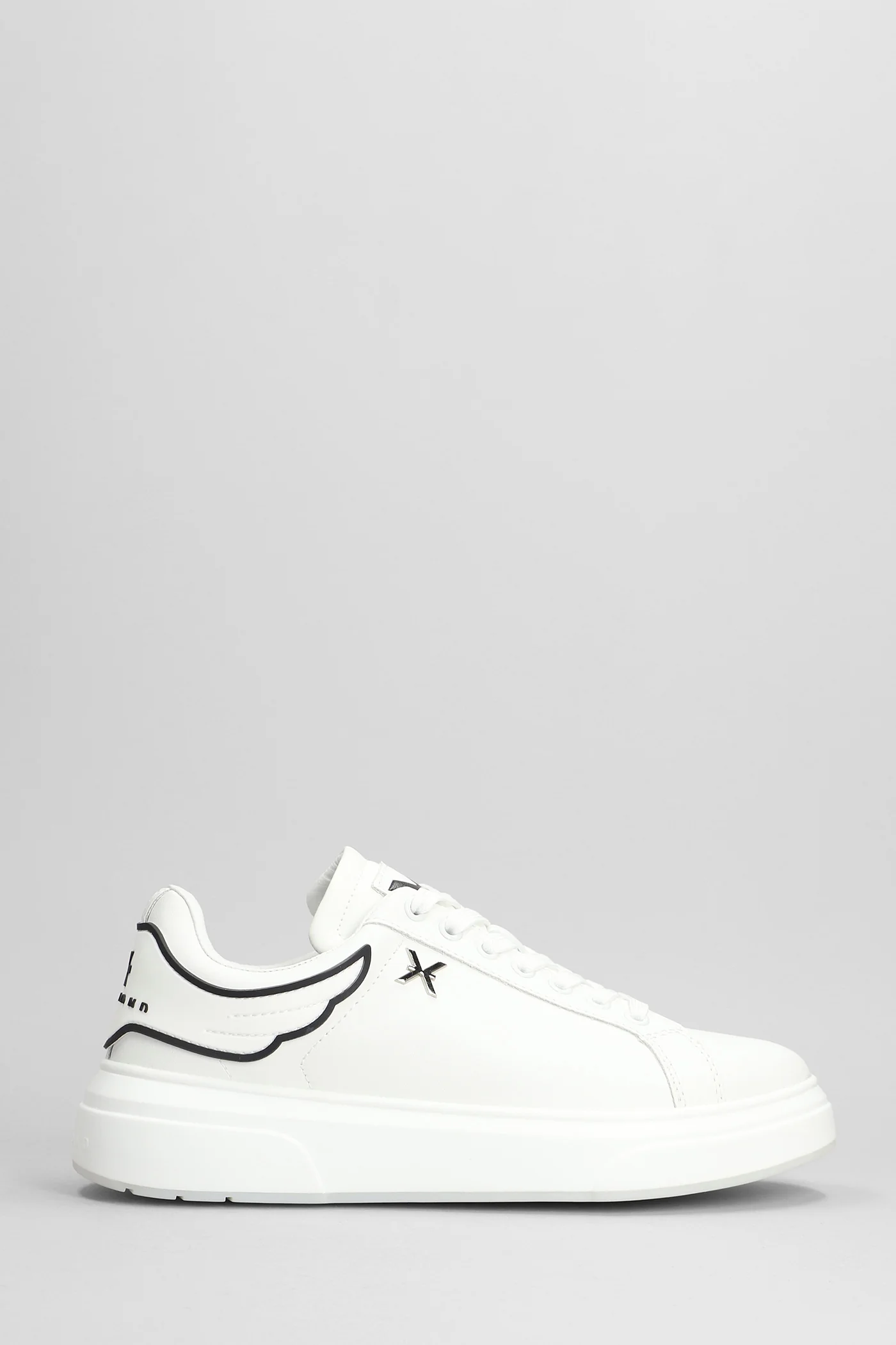 Sneakers in white leather