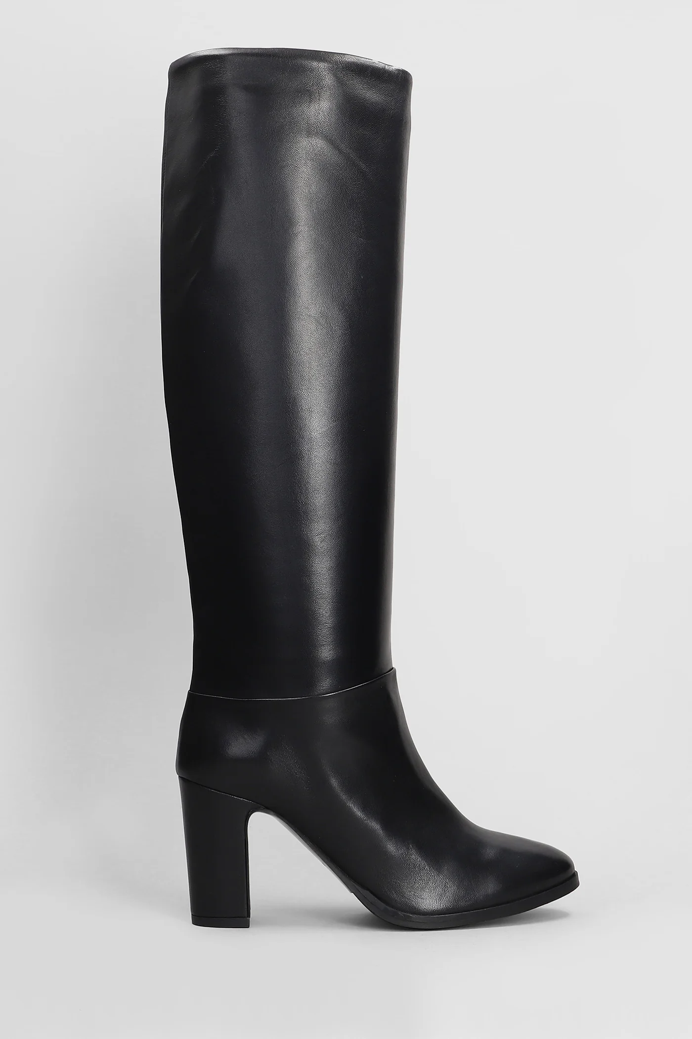 High heels boots in black leather