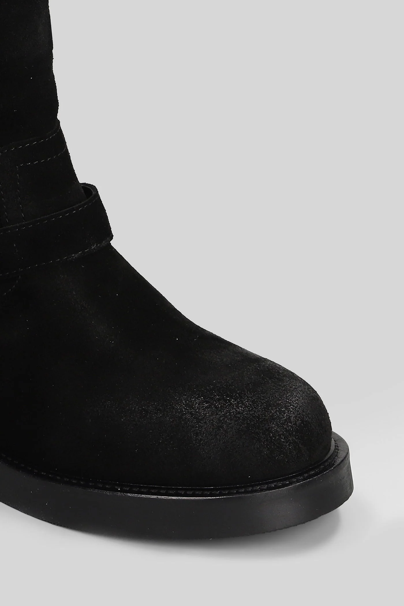 low heels Ankle boots in black suede - Image 5