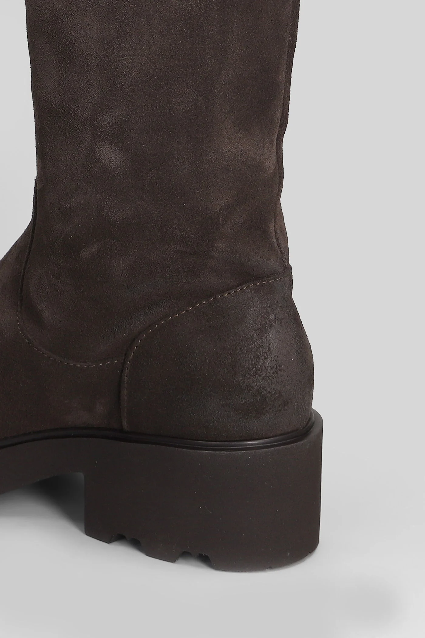 low heels Ankle boots in brown suede - Image 5