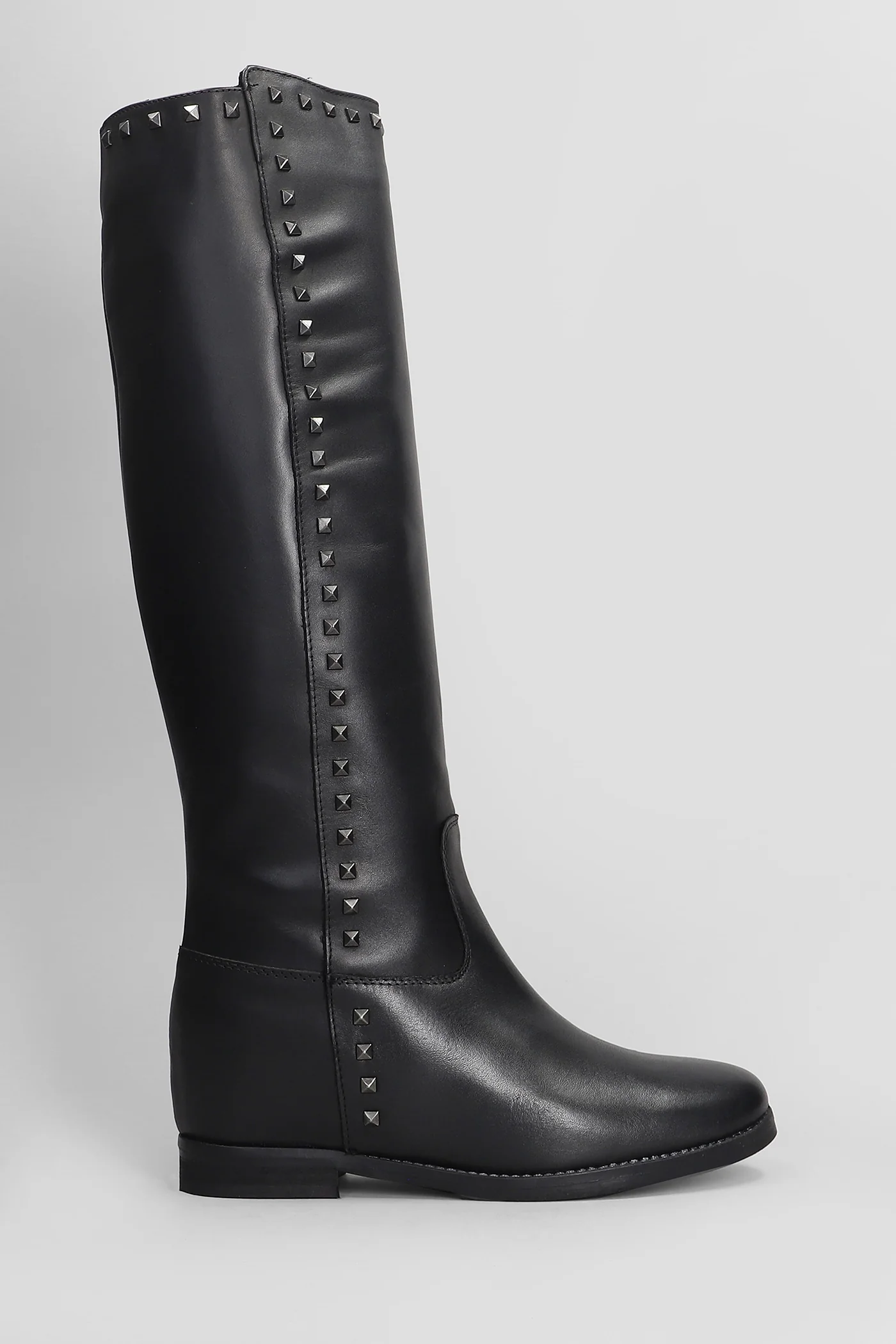 low heels boots in black leather