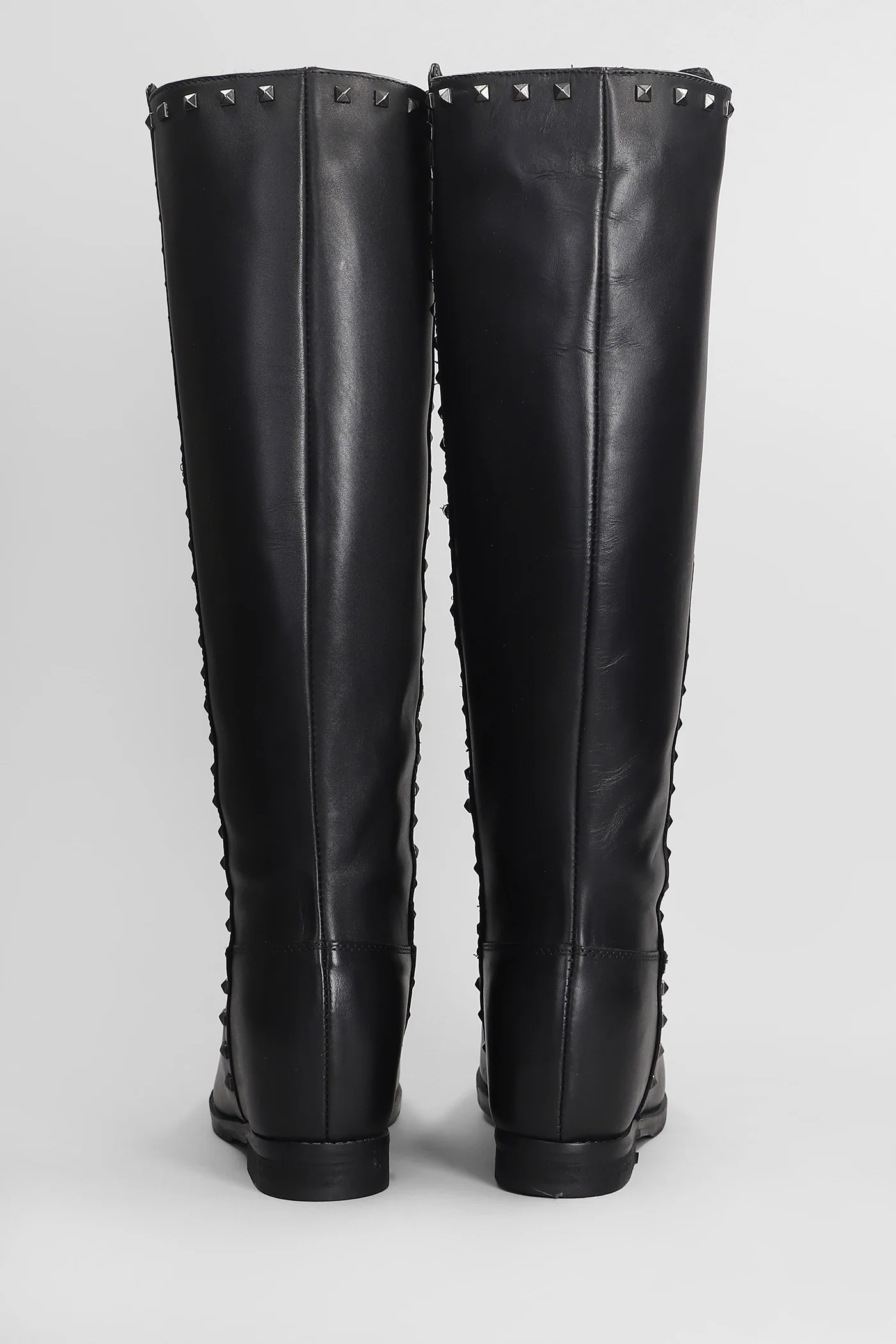 low heels boots in black leather - Image 4