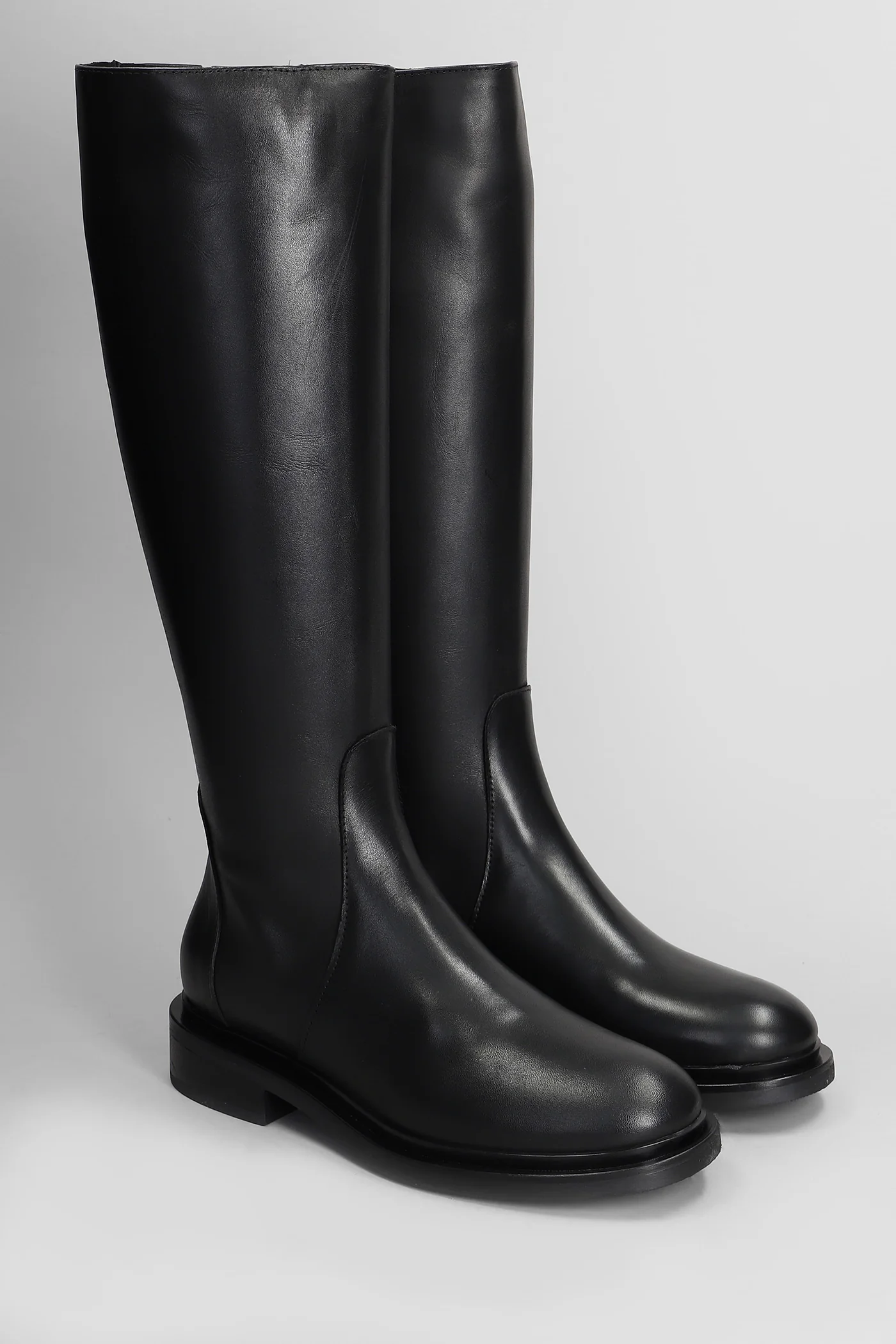 low heels boots in black leather - Image 2