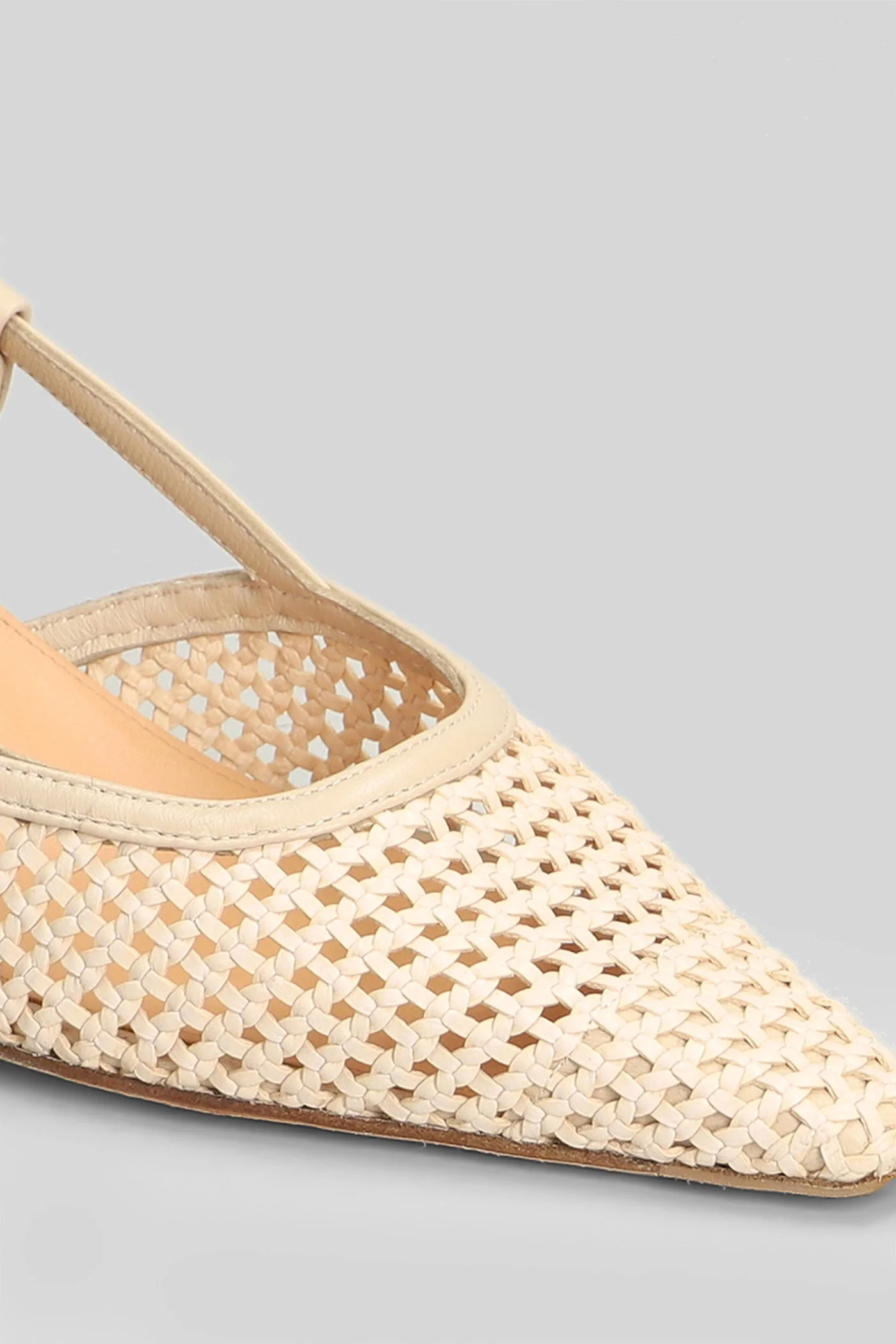 Pumps in beige leather - Image 5