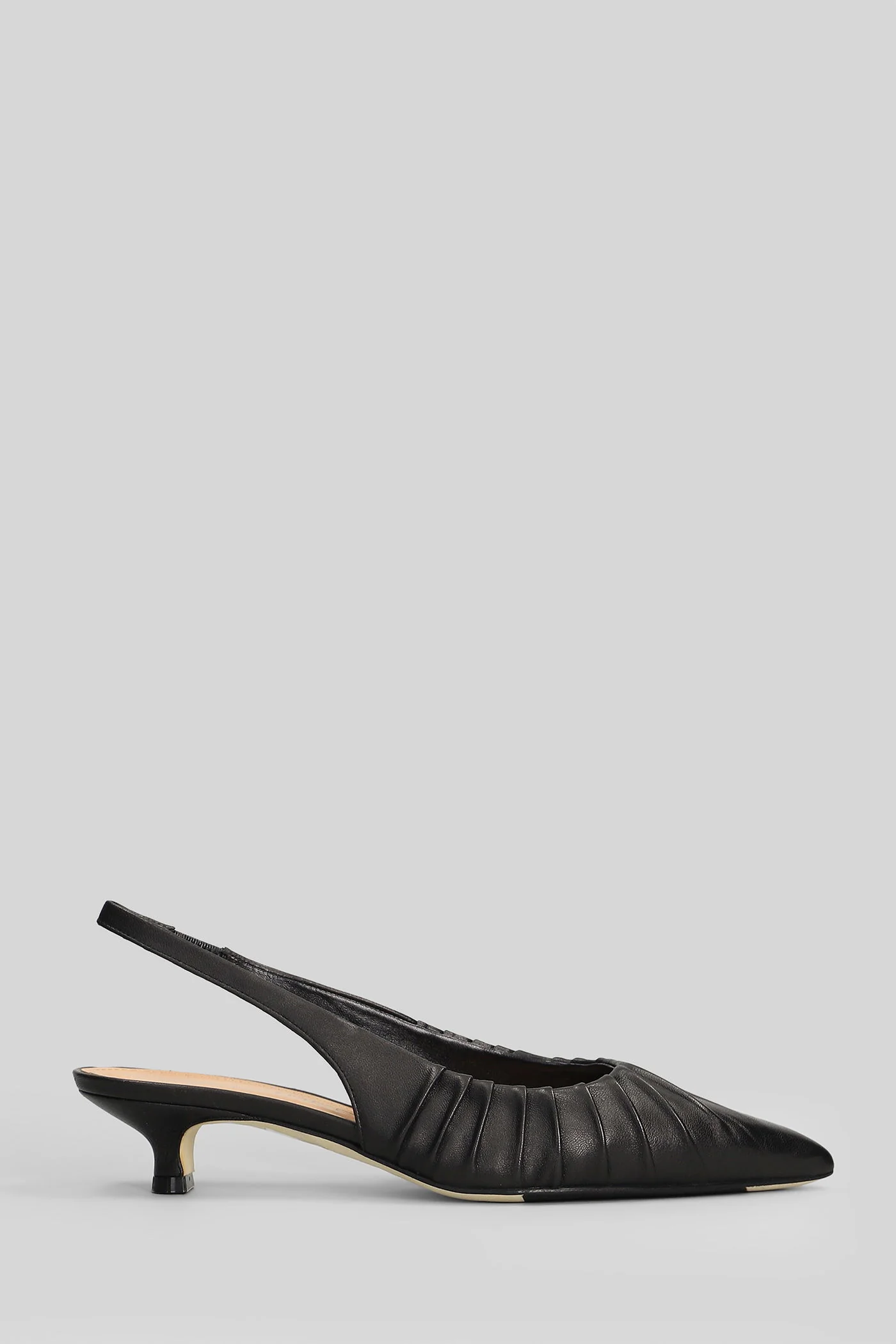 Pumps in black leather