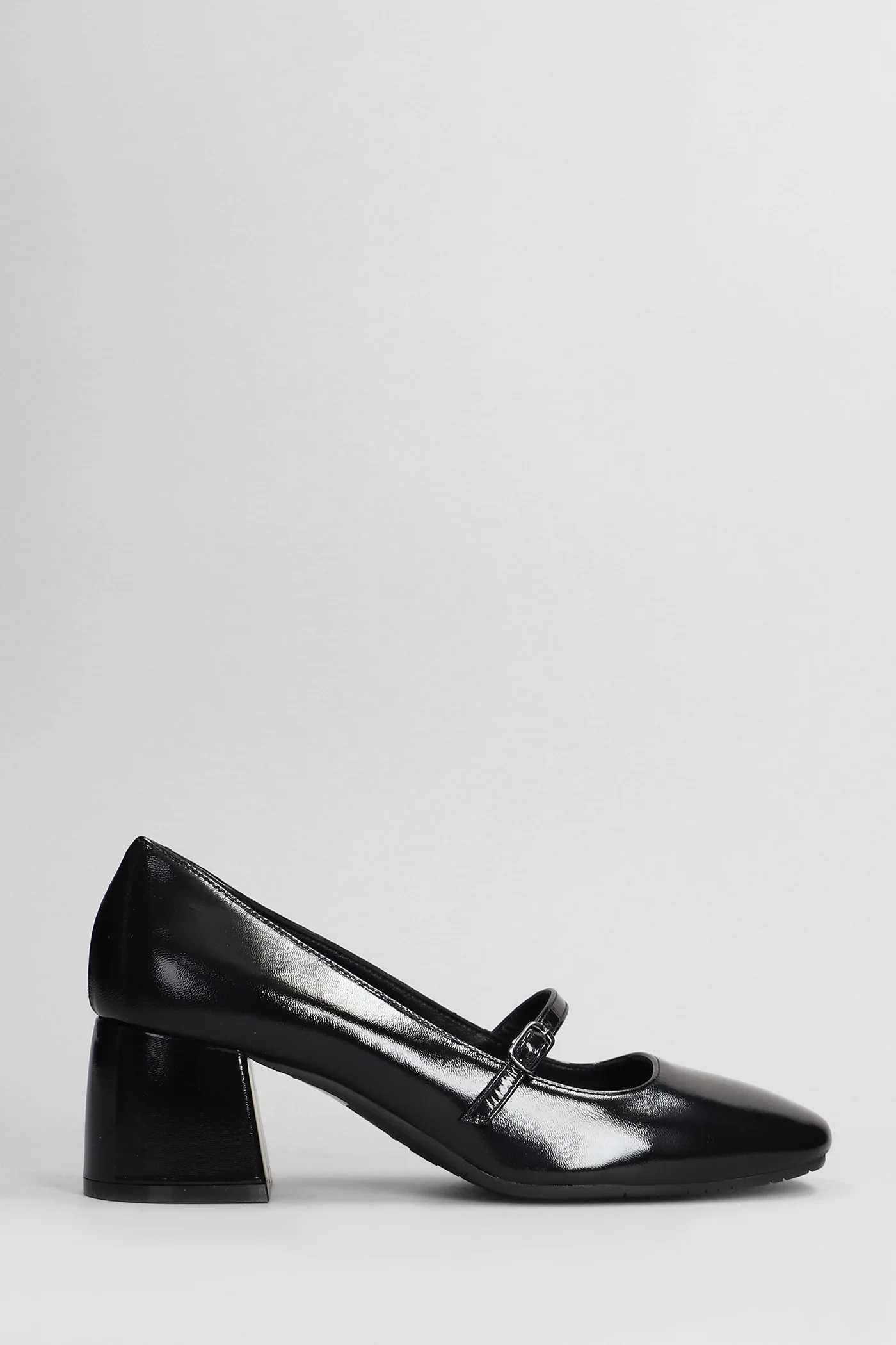 Pumps in black leather