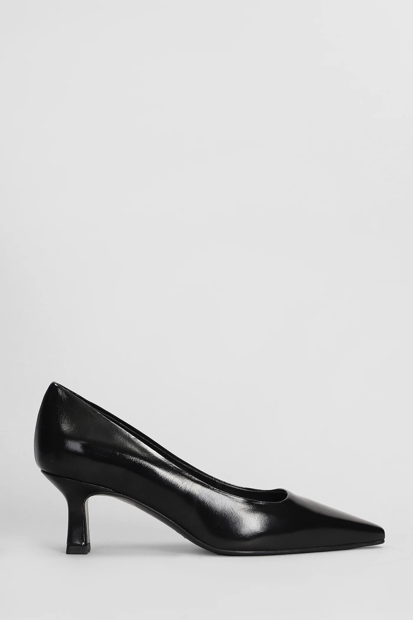 Pumps in black leather
