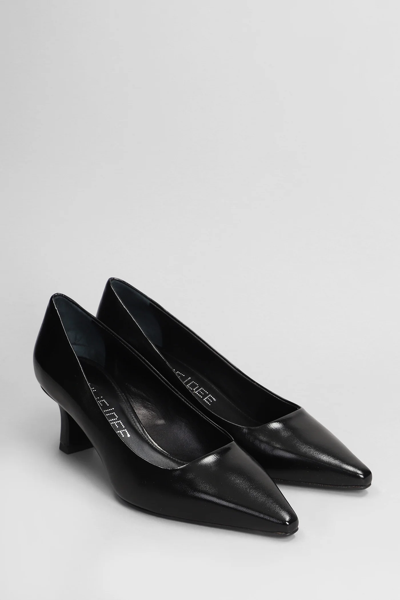 Pumps in black leather - Image 2