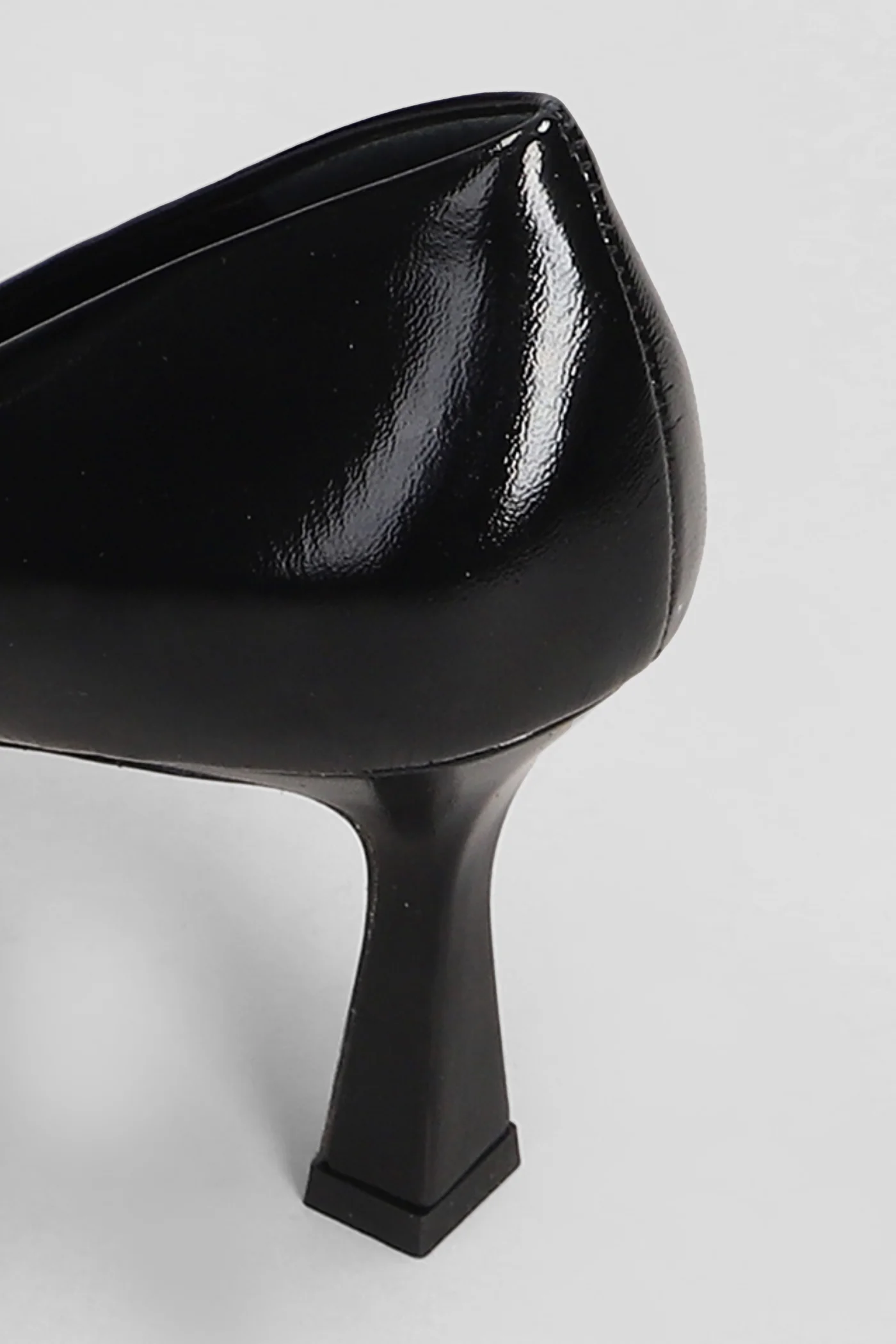 Pumps in black leather - Image 5