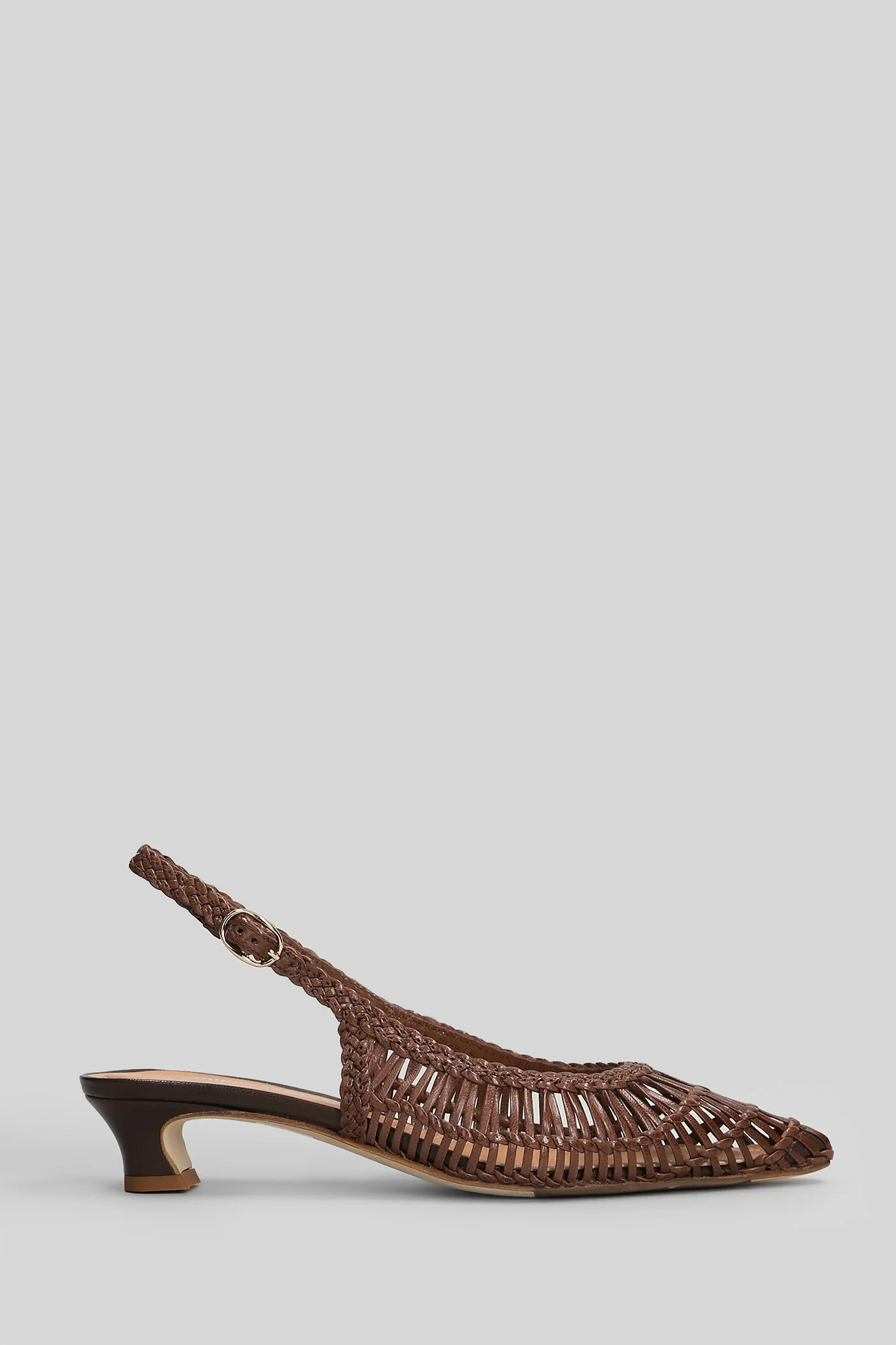 Pumps in dark brown leather