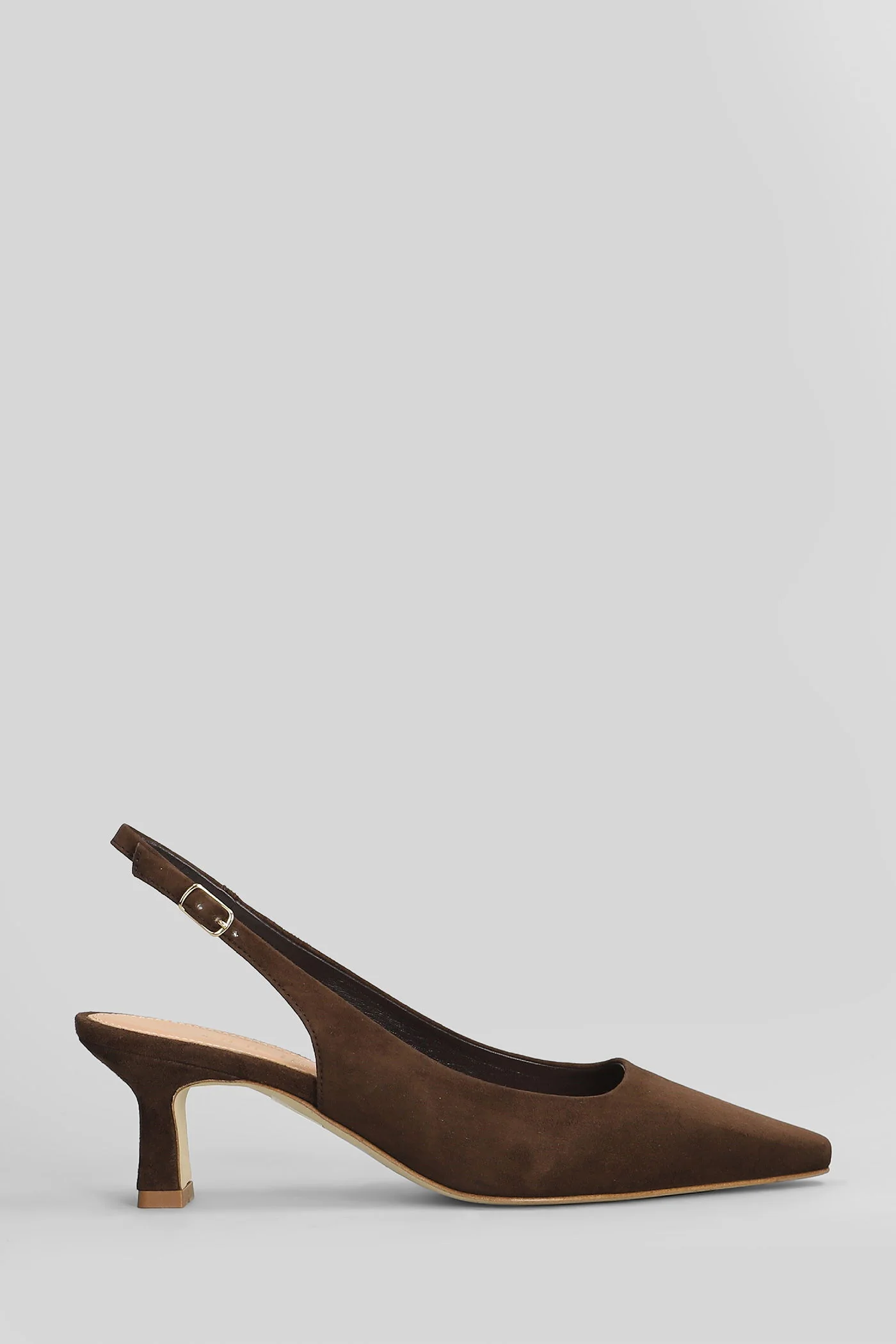 Pumps in dark brown suede