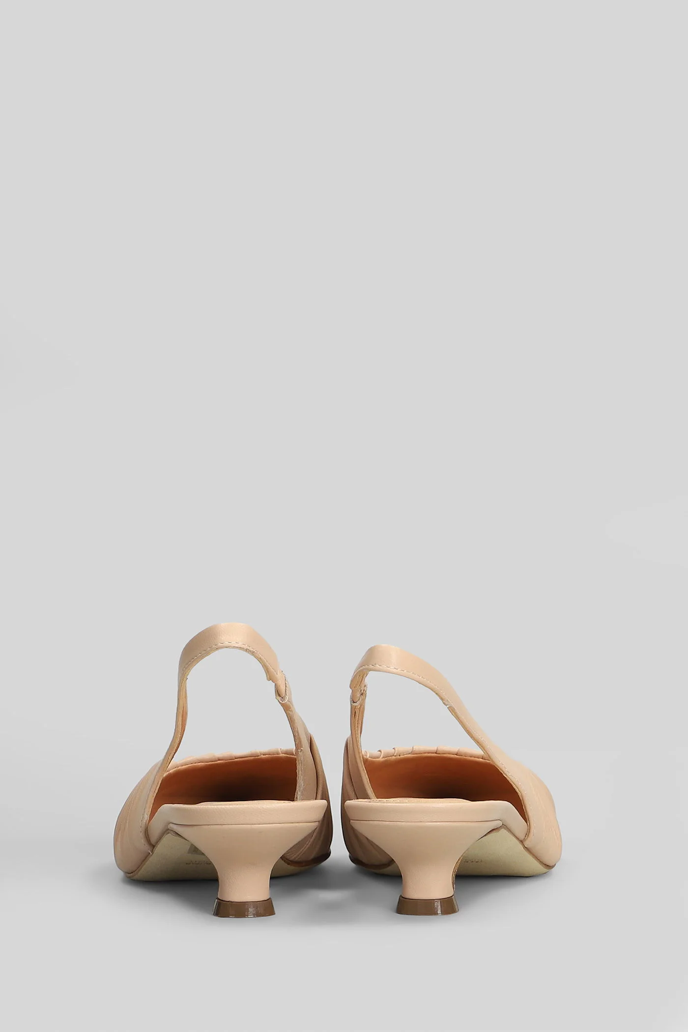 Pumps in powder leather - Image 4