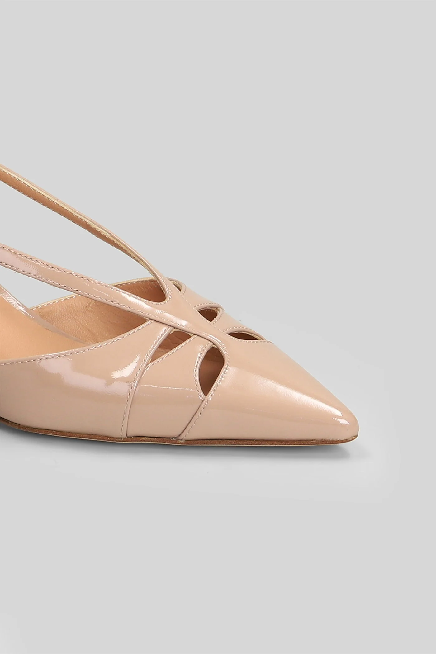 Pumps in powder patent leather - Image 5