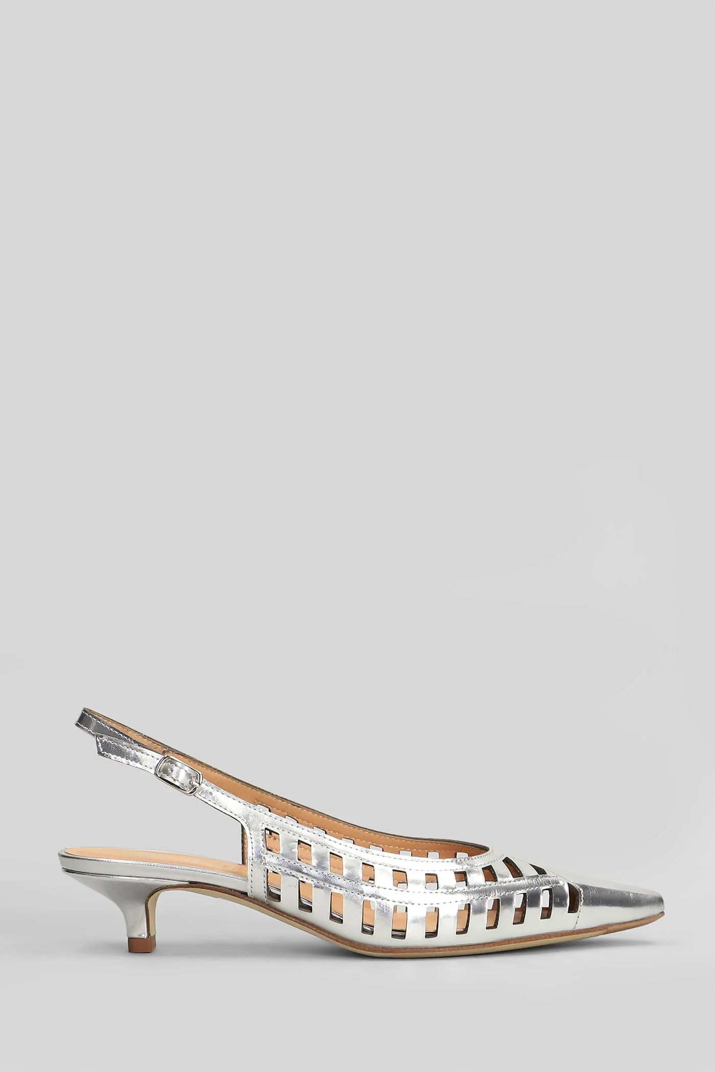 Pumps in silver leather