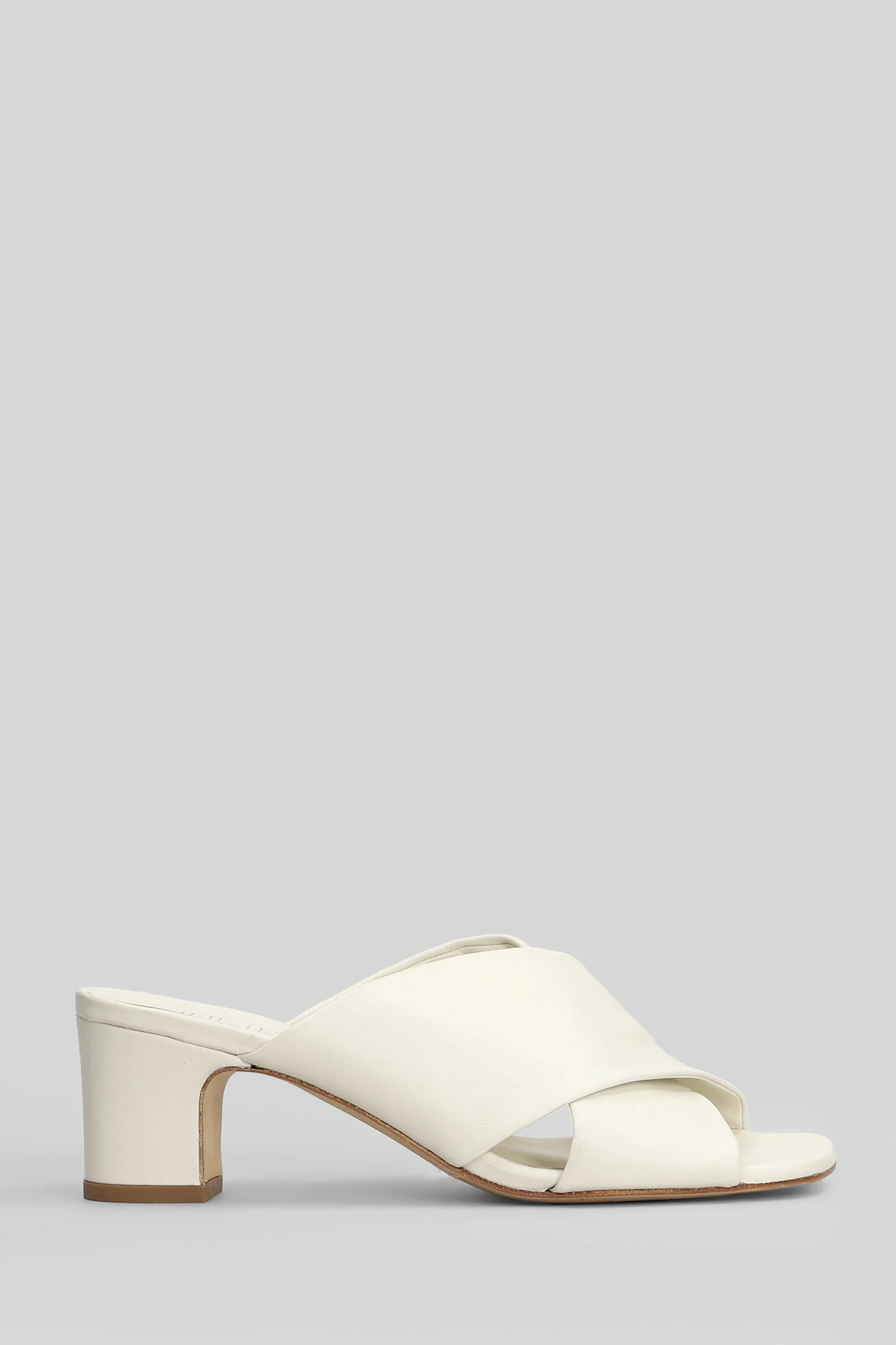 Sandals in beige leather