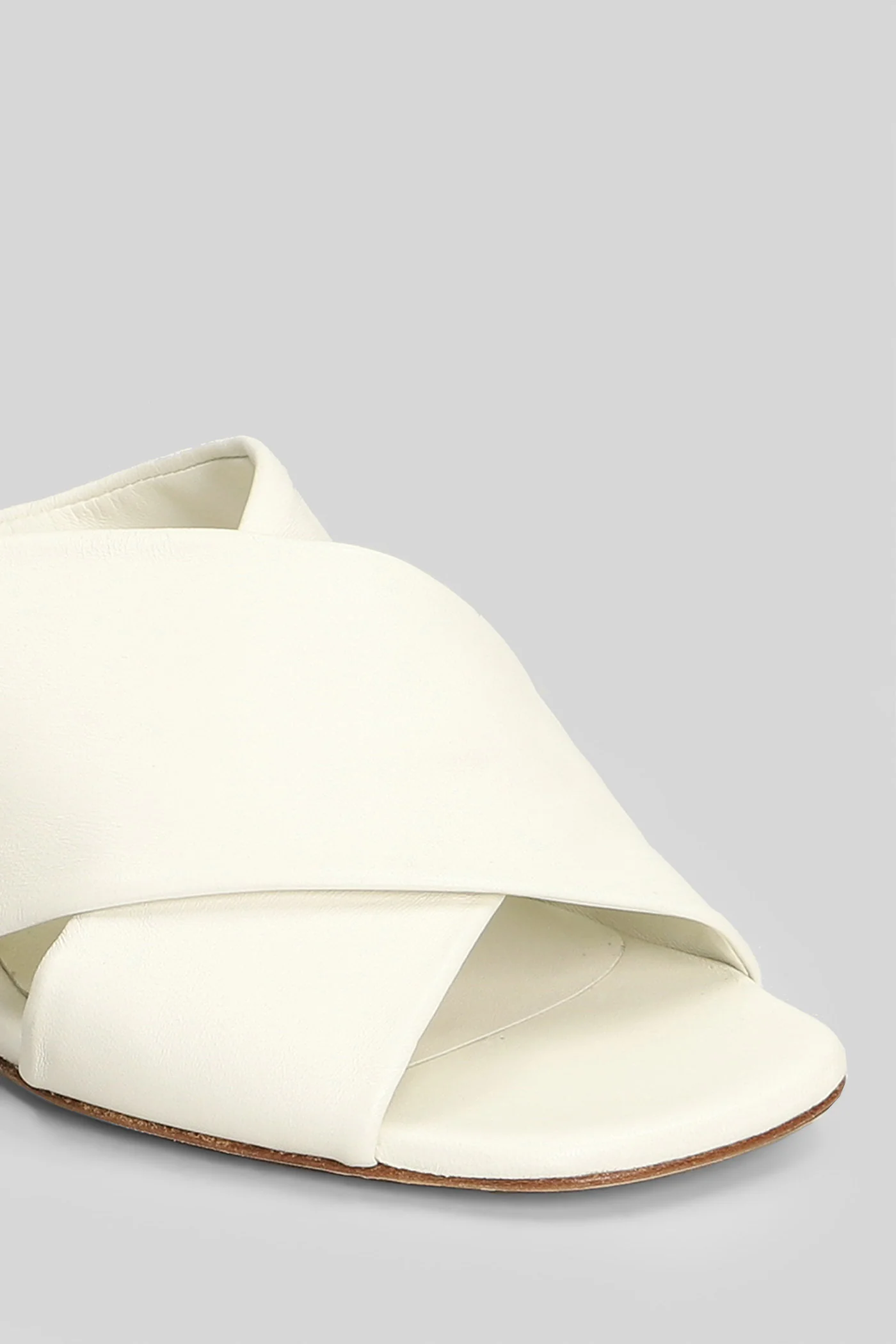 Sandals in beige leather - Image 5