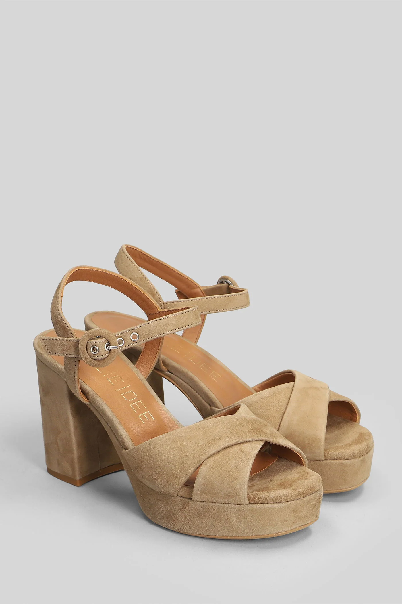 Sandals in beige leather - Image 2