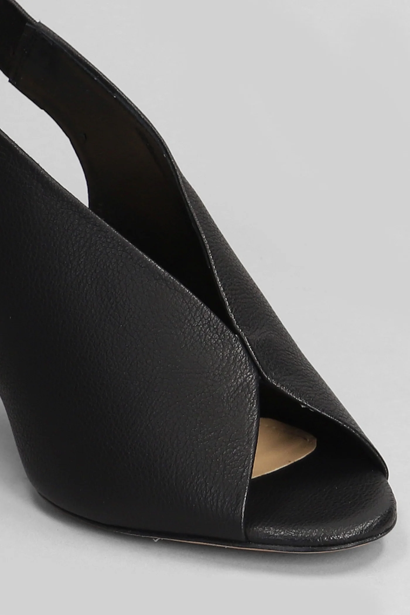 Sandals in black leather - Image 5