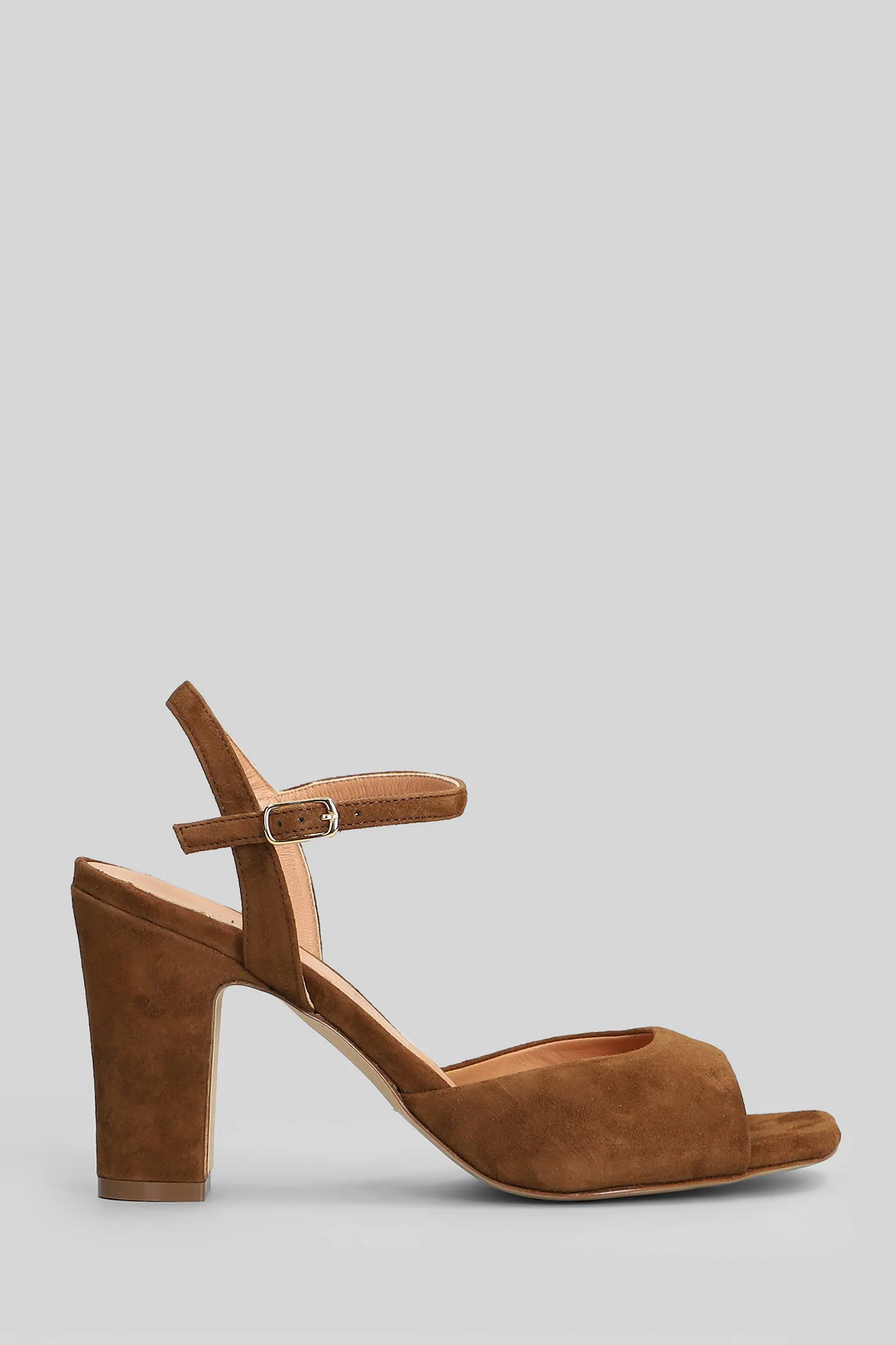 Sandals in brown suede
