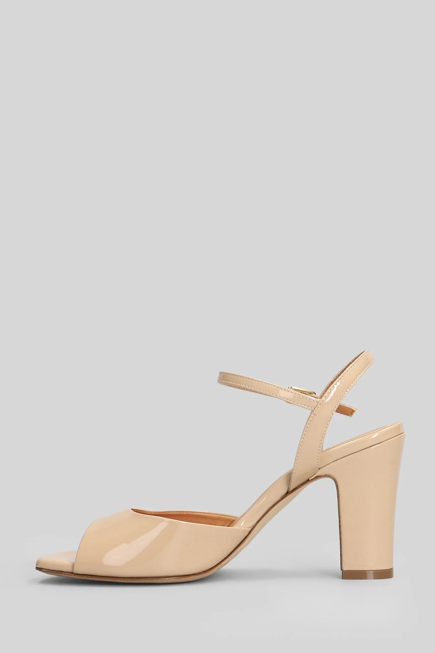 Sandals in powder patent leather - Image 3