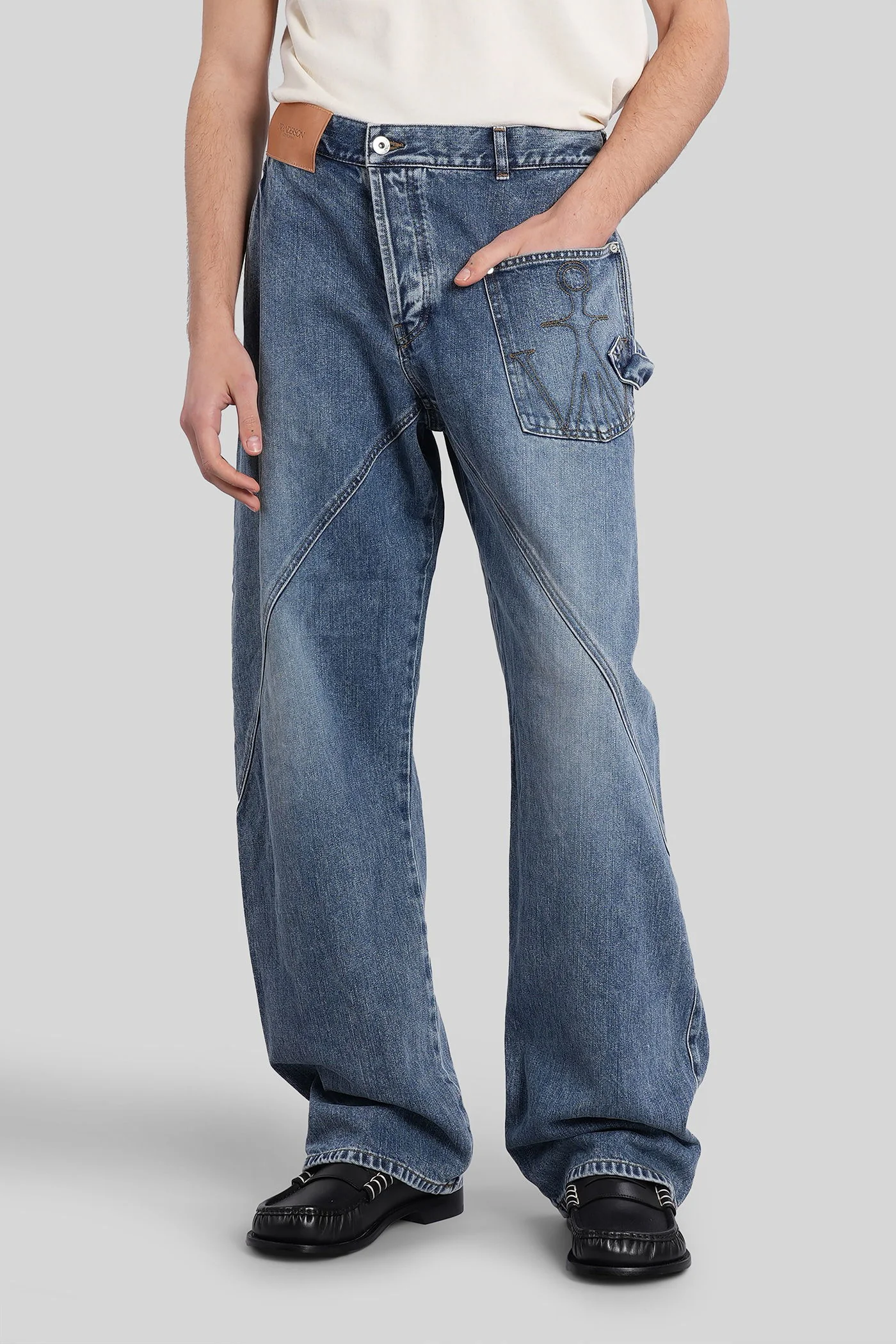 Jeans in blue denim