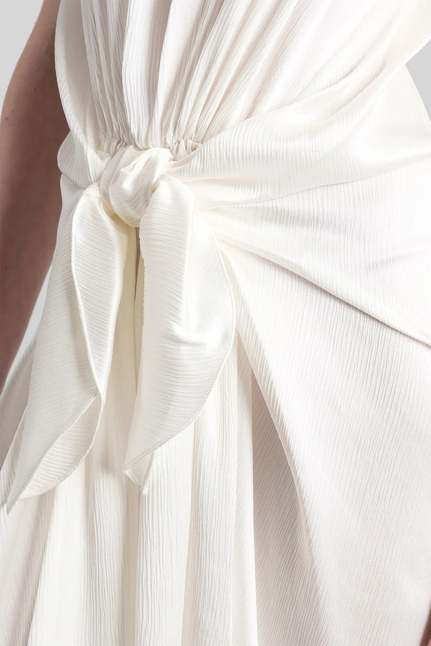 Long dress in white silk - Image 5