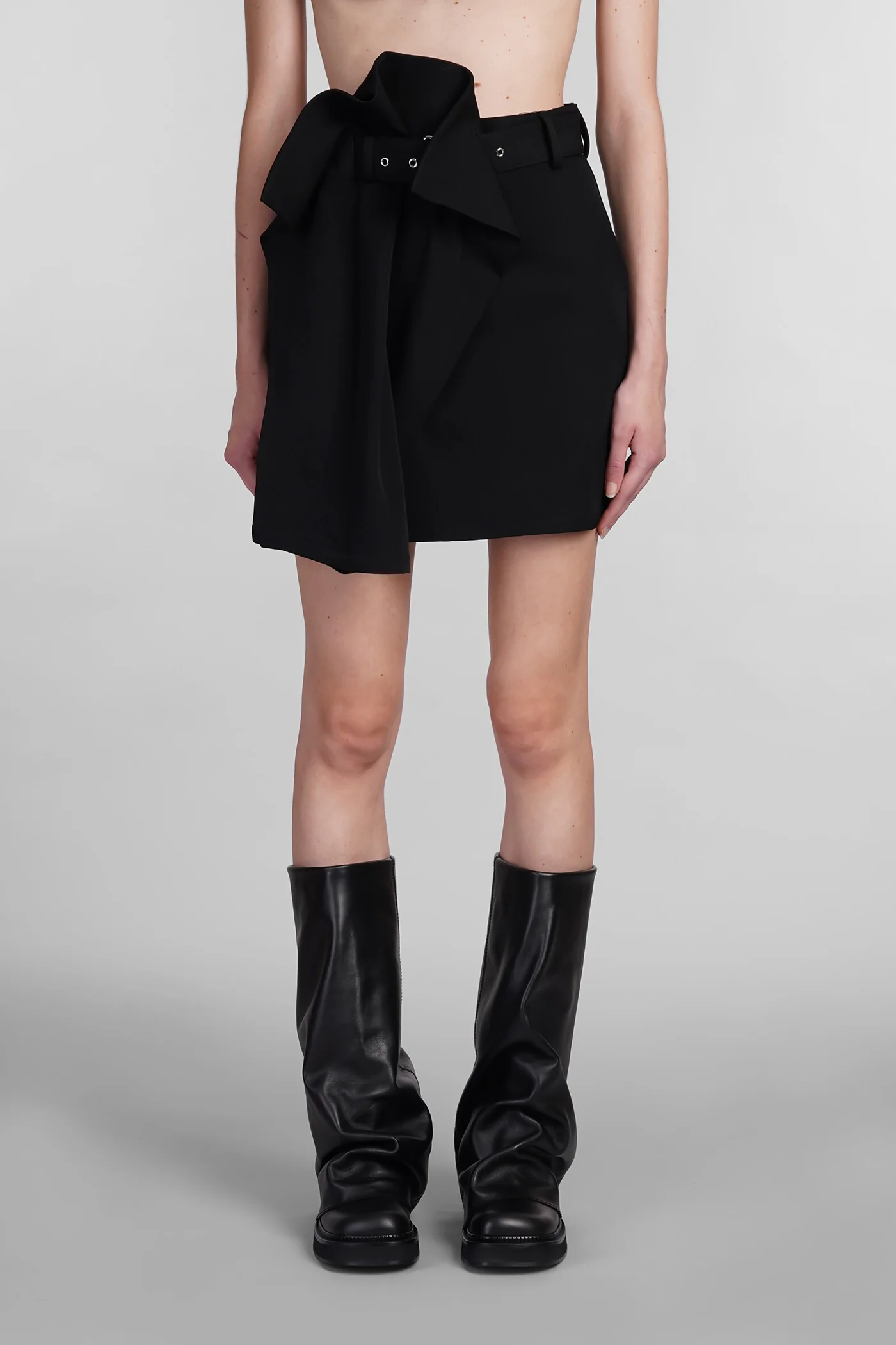 Skirt in black wool