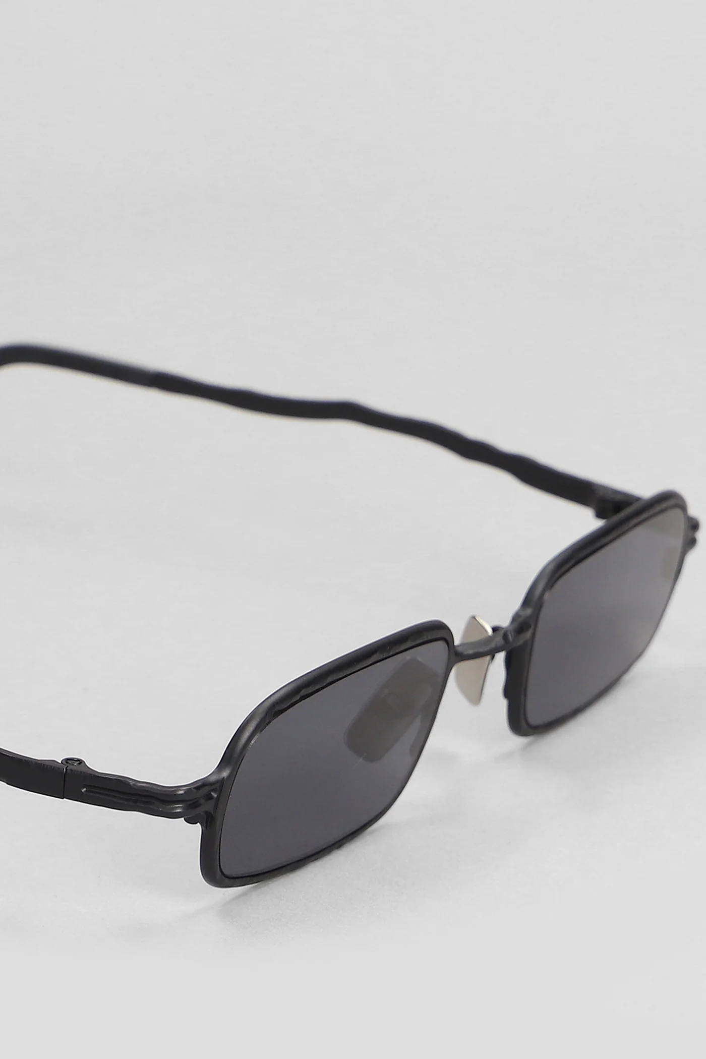 Z18 Sunglasses in black metal alloy - Image 4