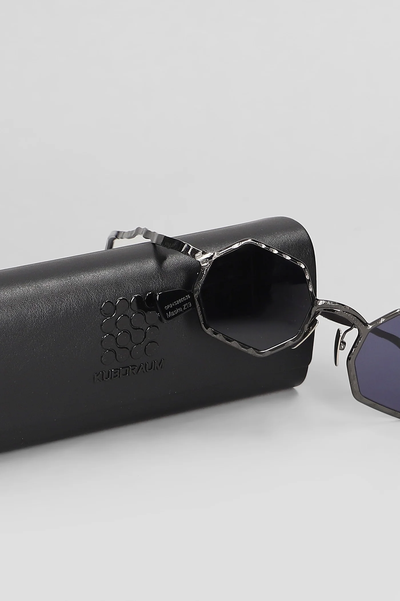Z19 Sunglasses in black metal alloy - Image 24