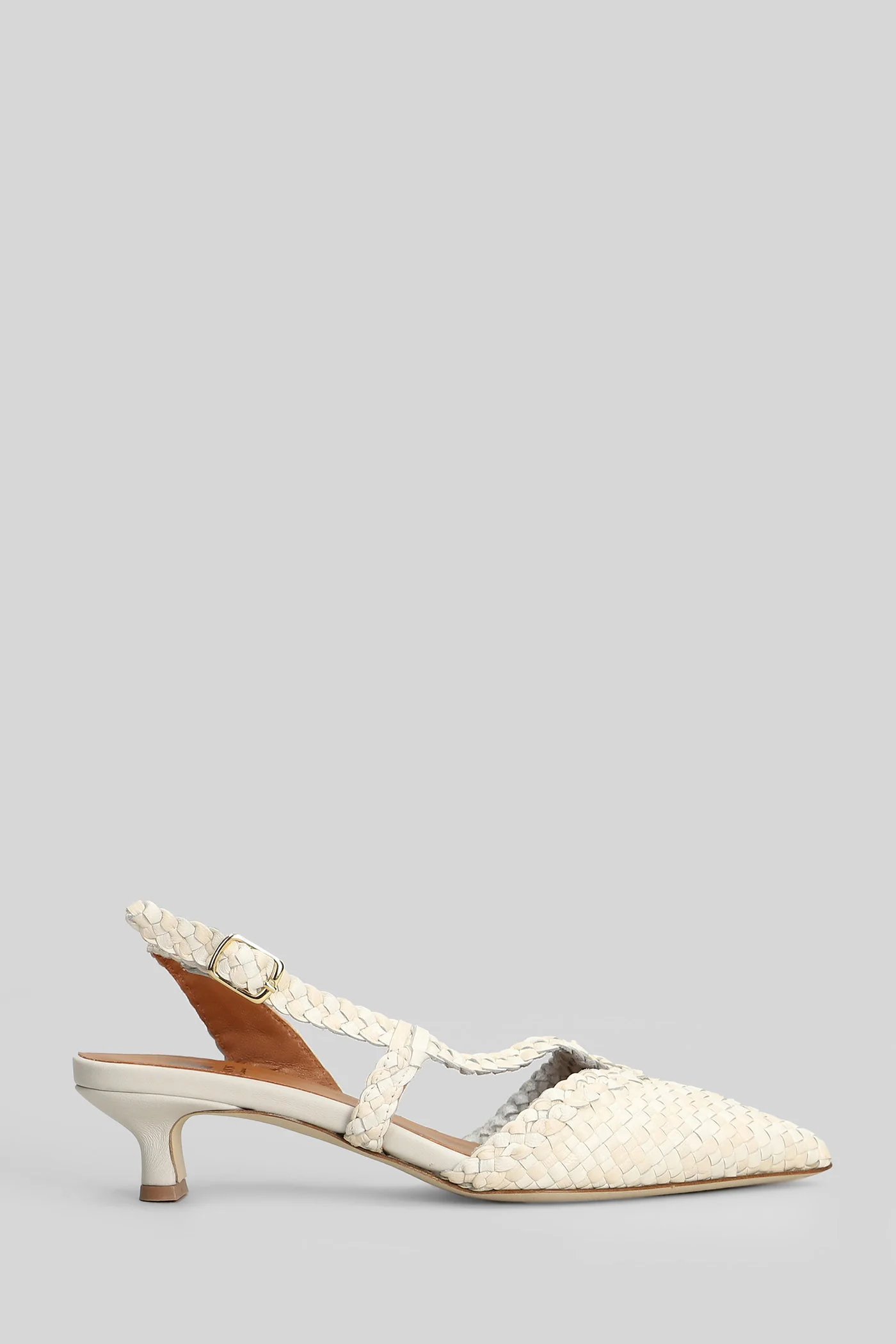 Pumps in beige leather