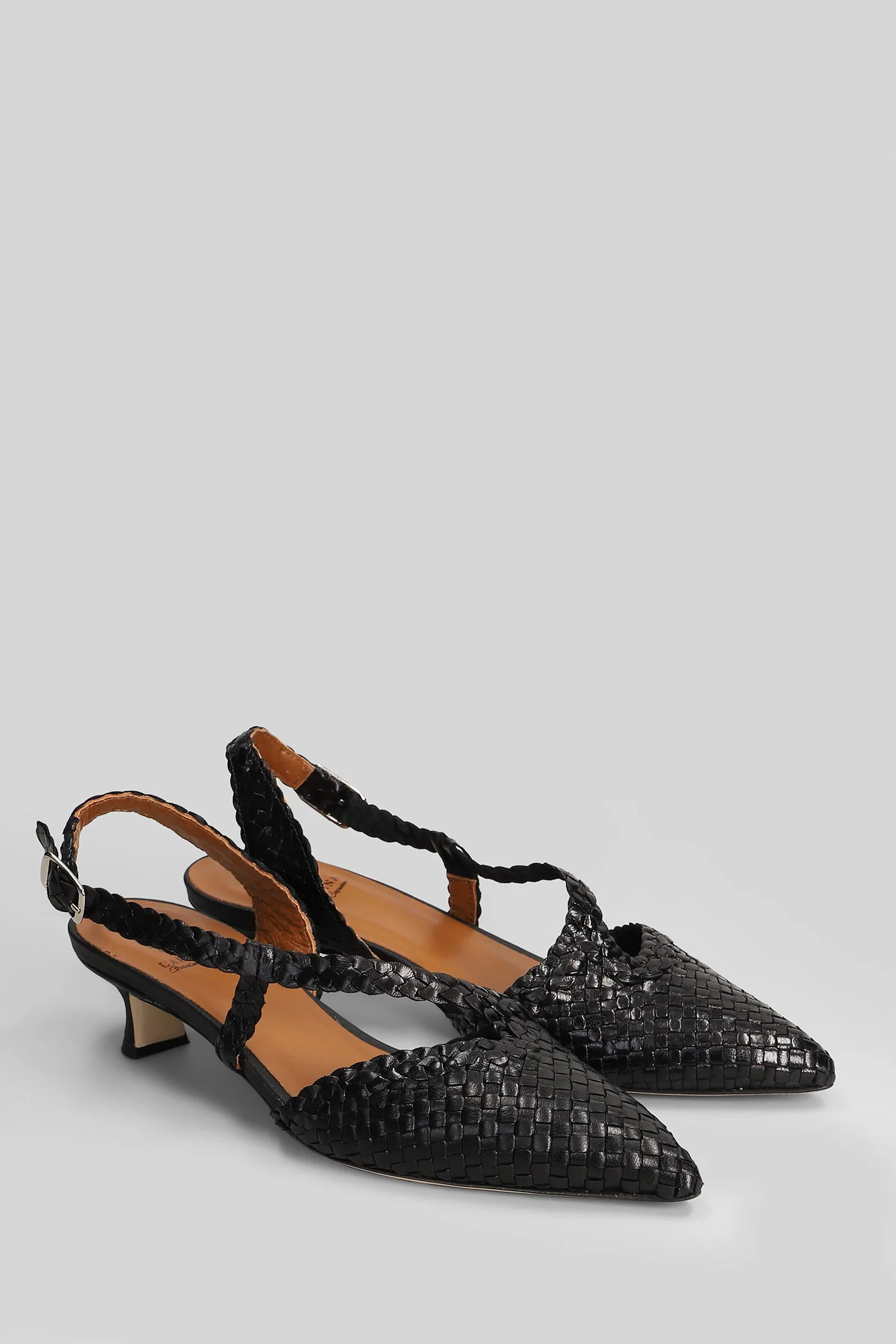 Pumps in black leather - Image 2