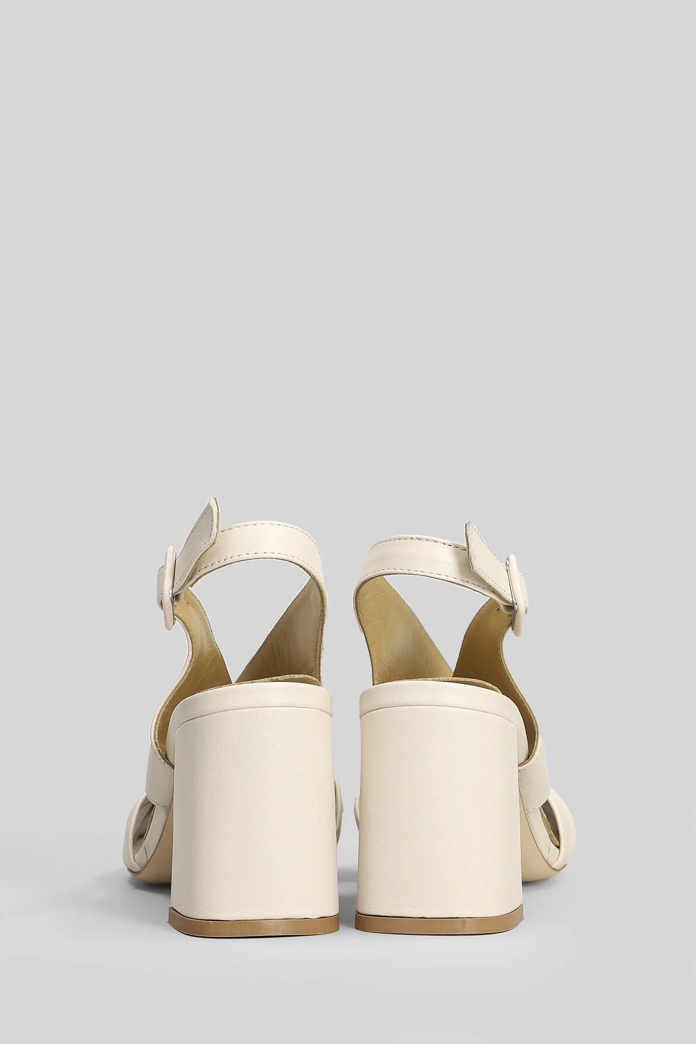 Sandals in white leather - Image 4