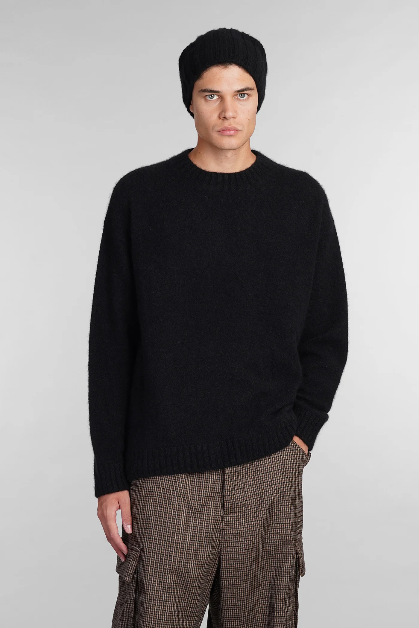 Knitwear in black cashmere
