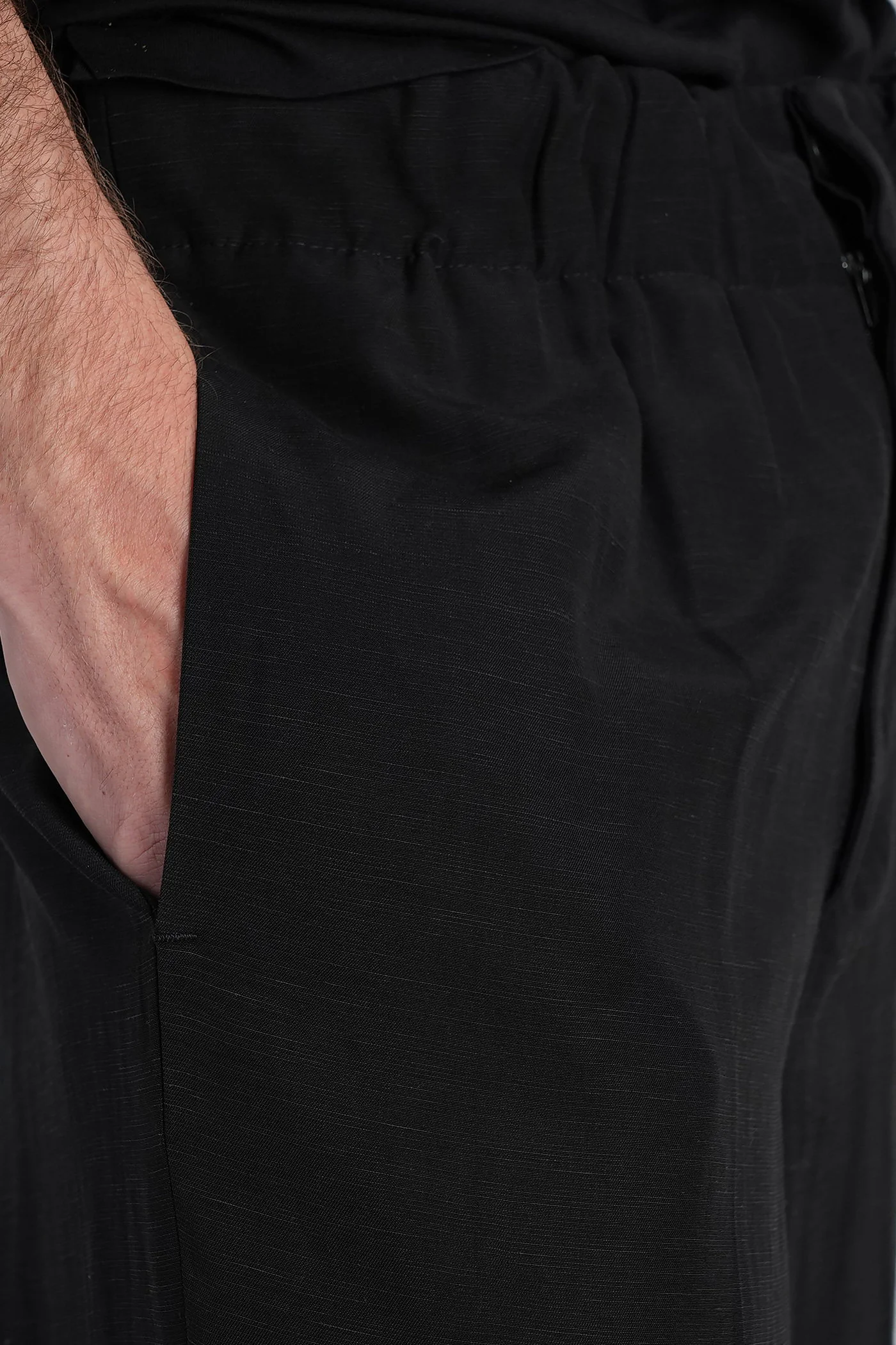 Pants in black viscose - Image 5