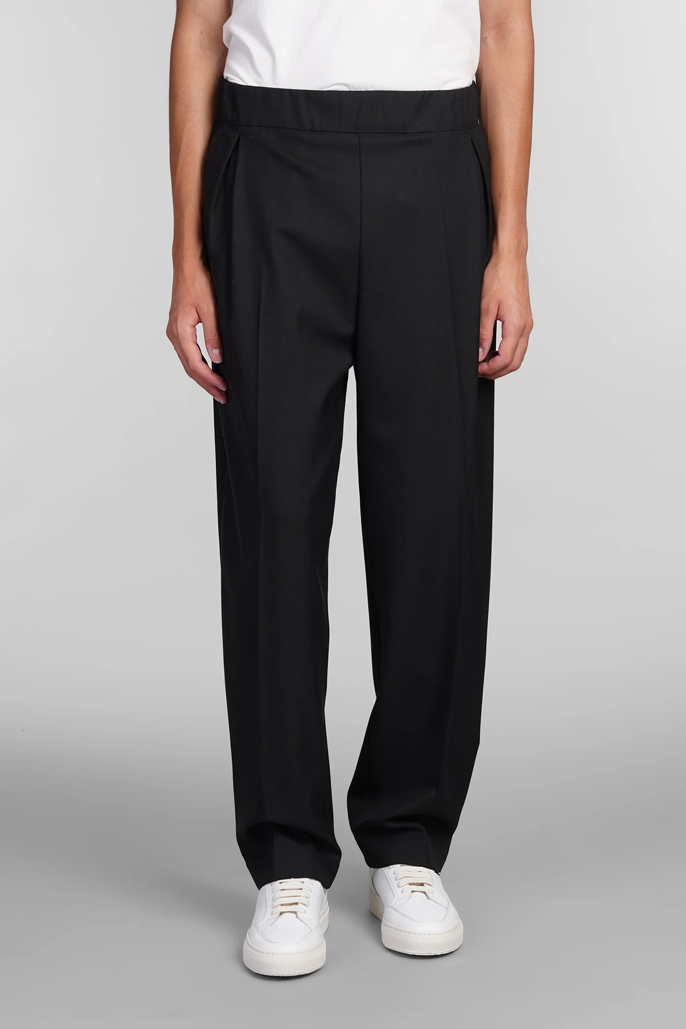 Pants in black wool