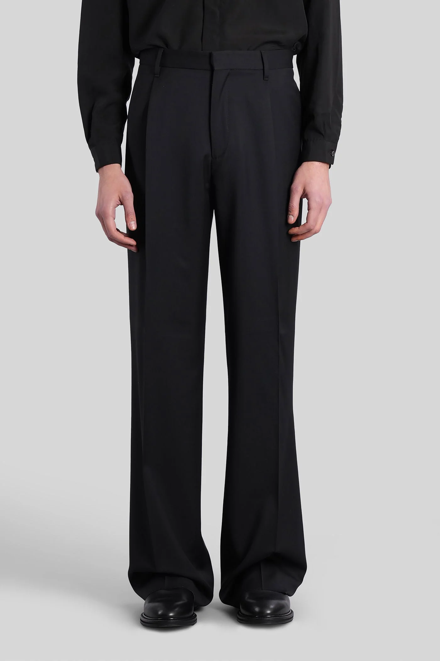 Pants in black wool