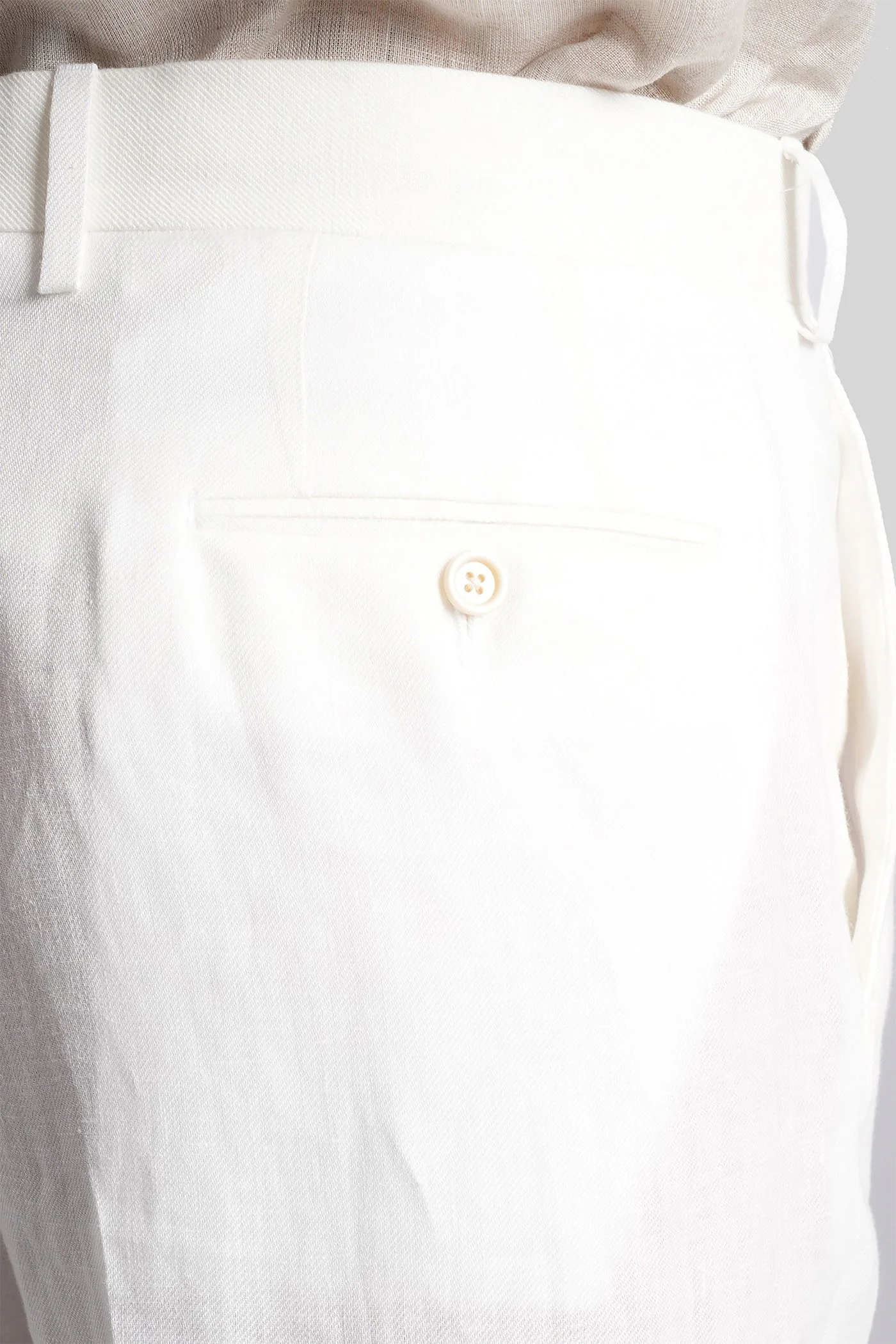 Pants in white linen - Image 60