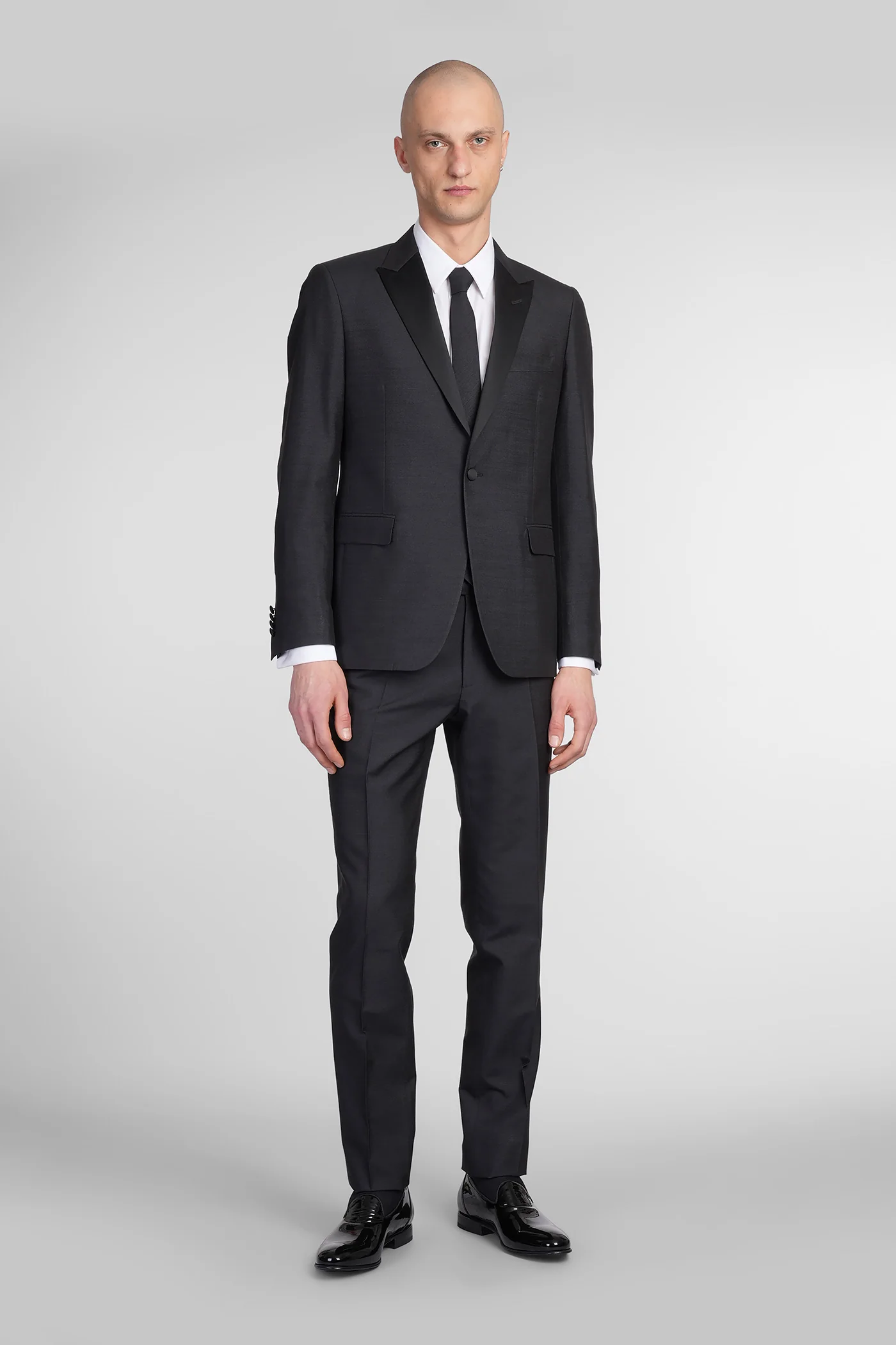 Suit in black silk - Image 2