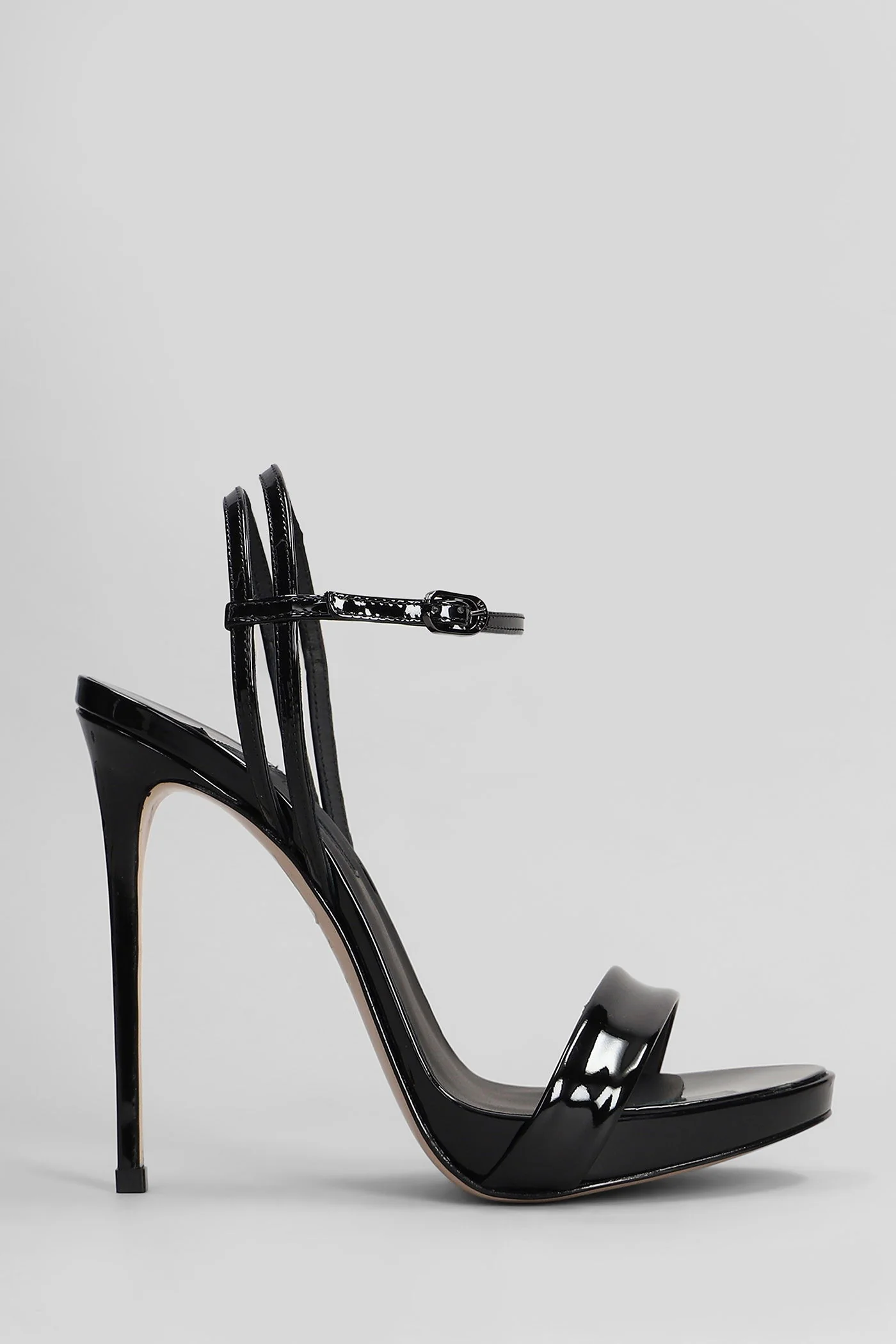 Gwen Sandals in black patent leather