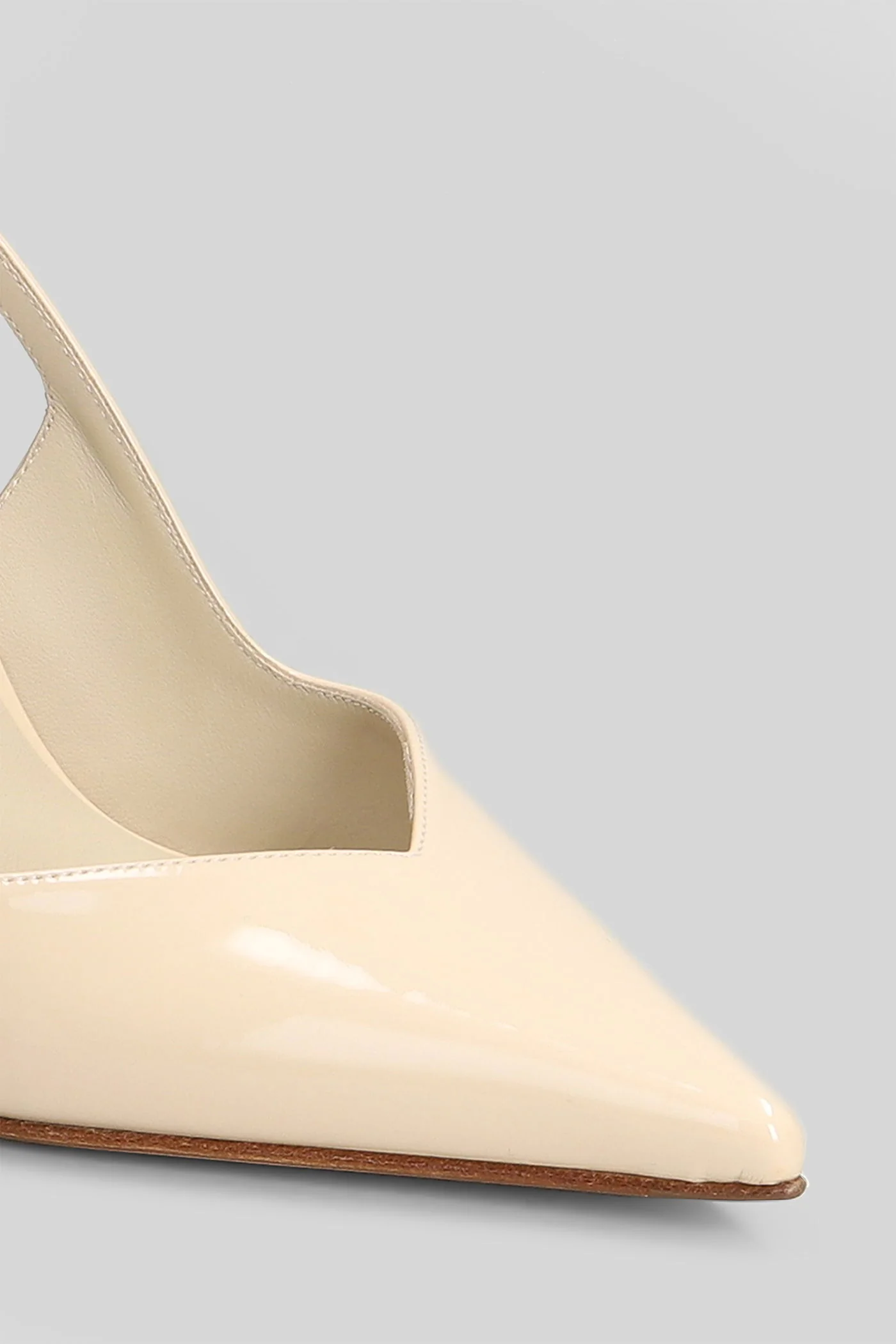 Vivienne Pumps in beige patent leather - Image 5
