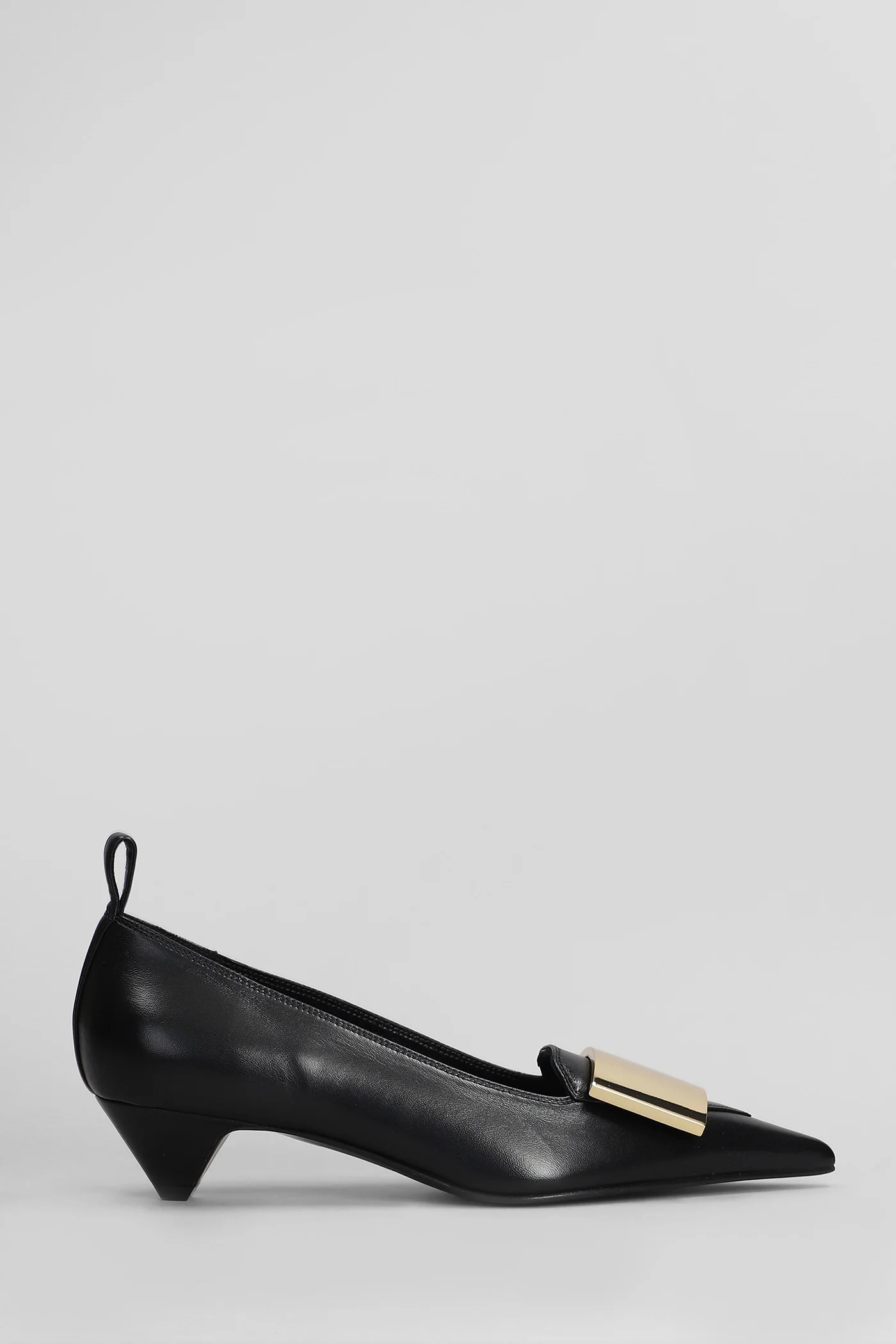 Pumps in black leather