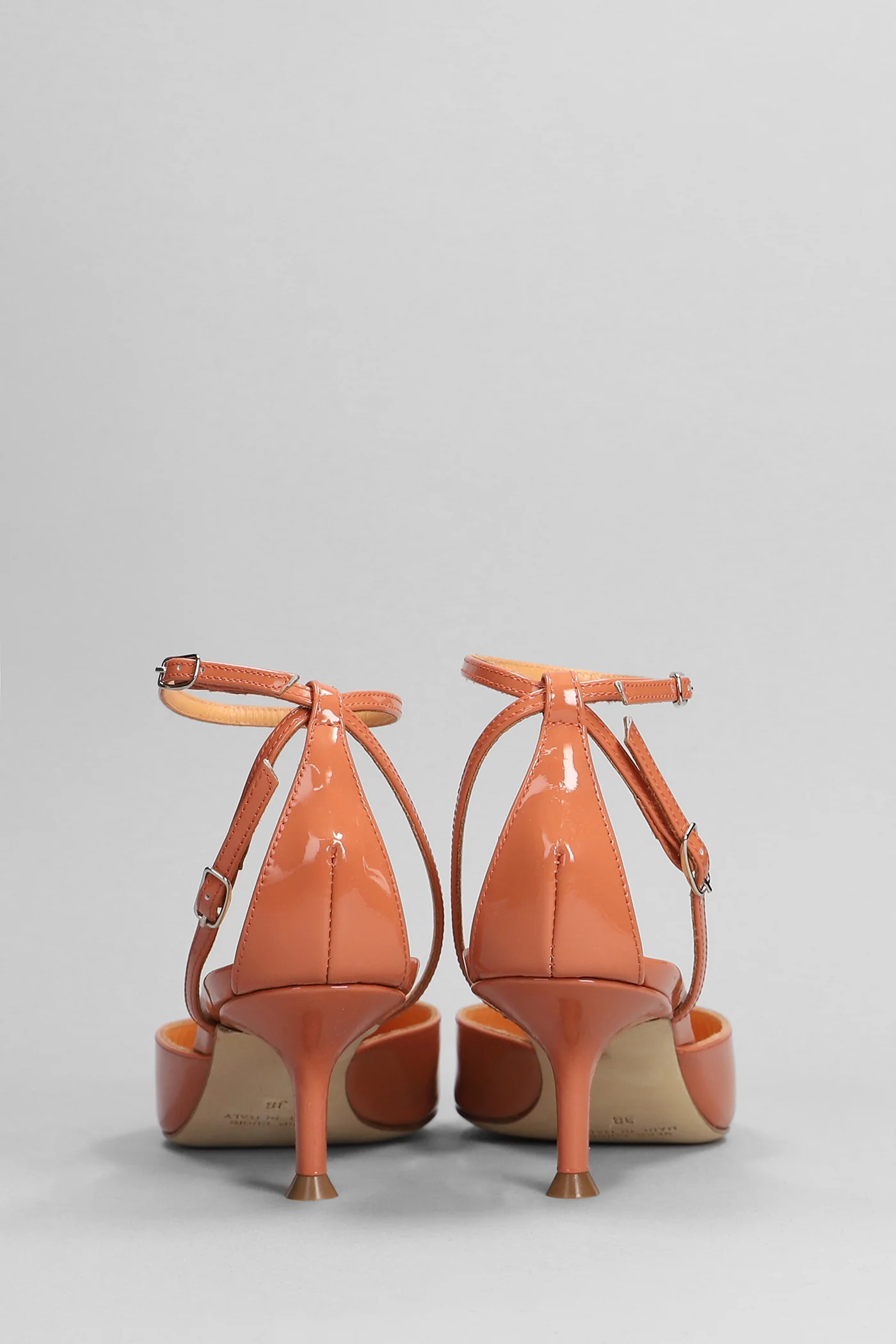 Pumps in leather color patent leather - Image 4