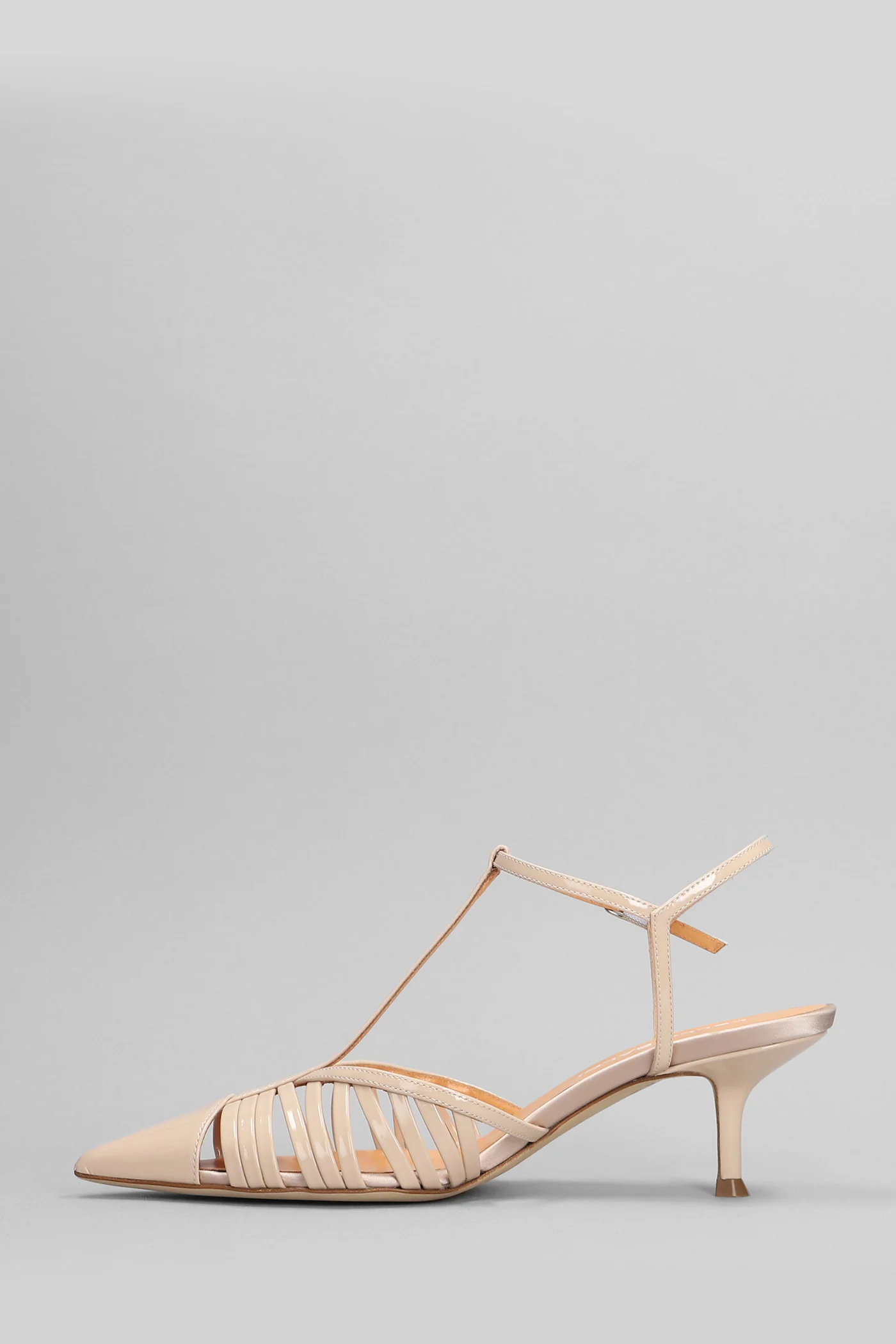 Pumps in powder patent leather - Image 3