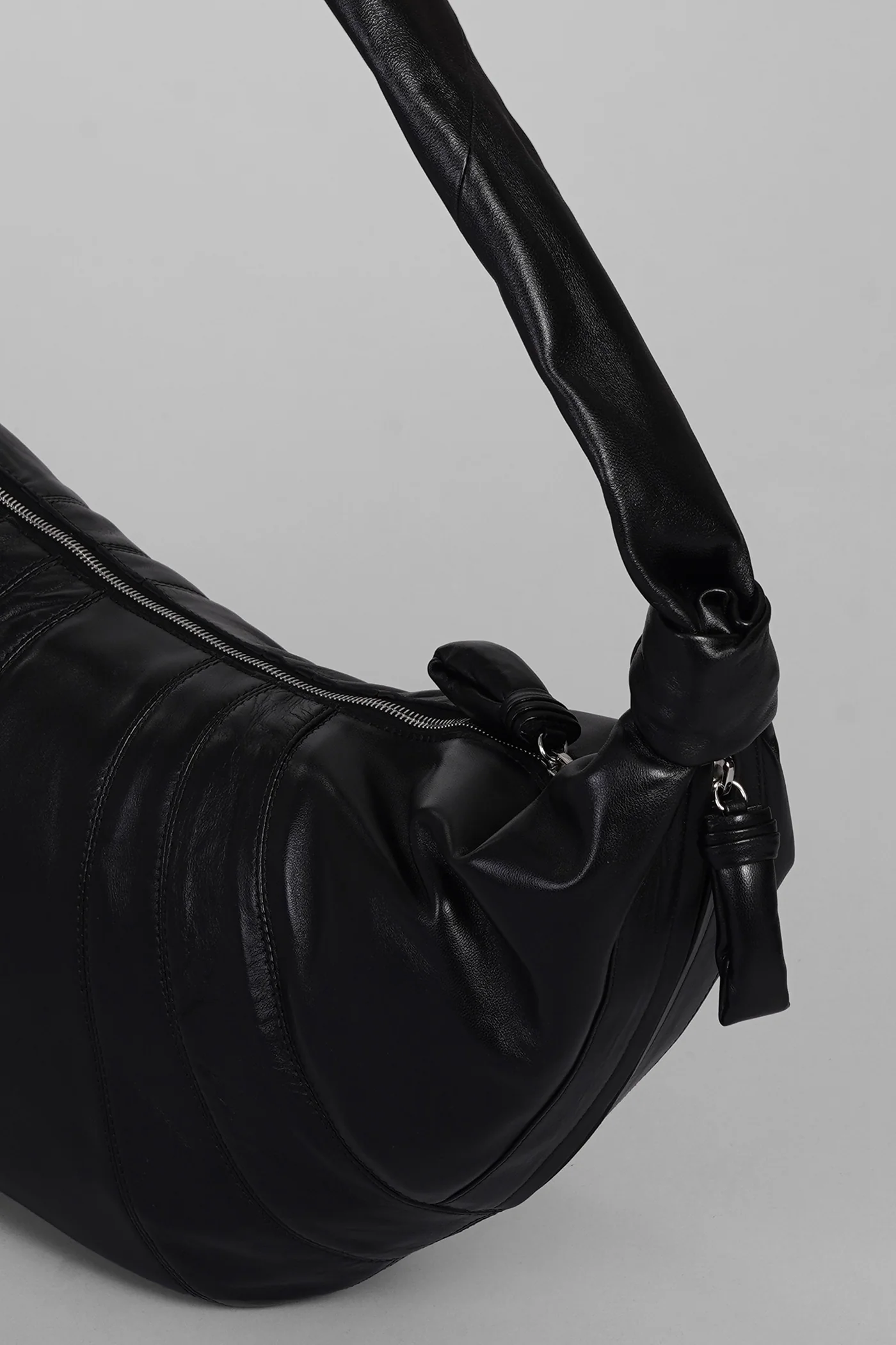 Large croissant Shoulder bag in black leather - Image 4