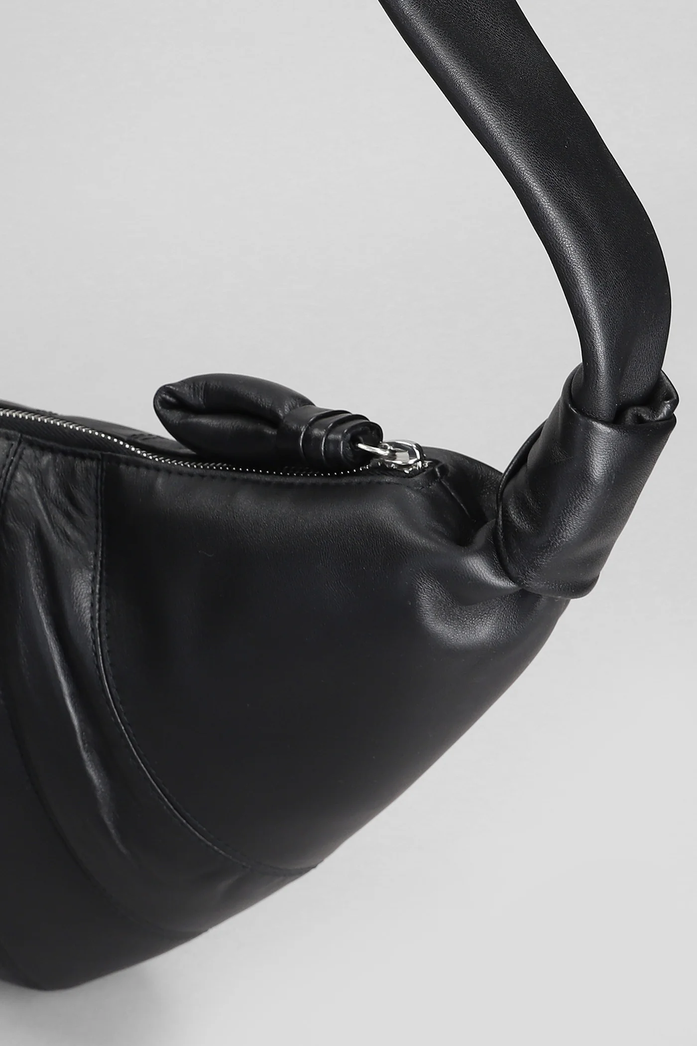 Meduim croissant Shoulder bag in black leather - Image 4