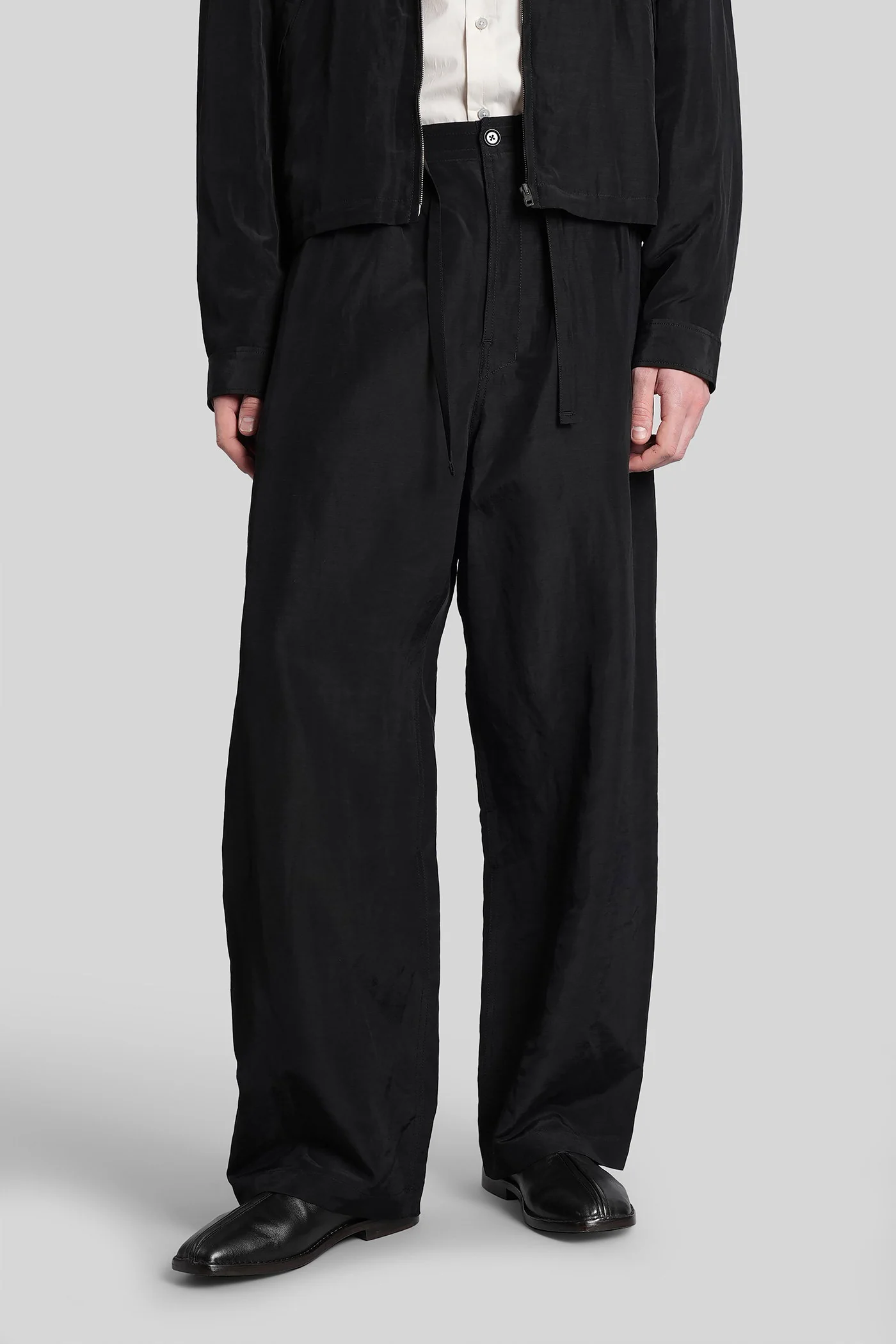 Pants in black linen